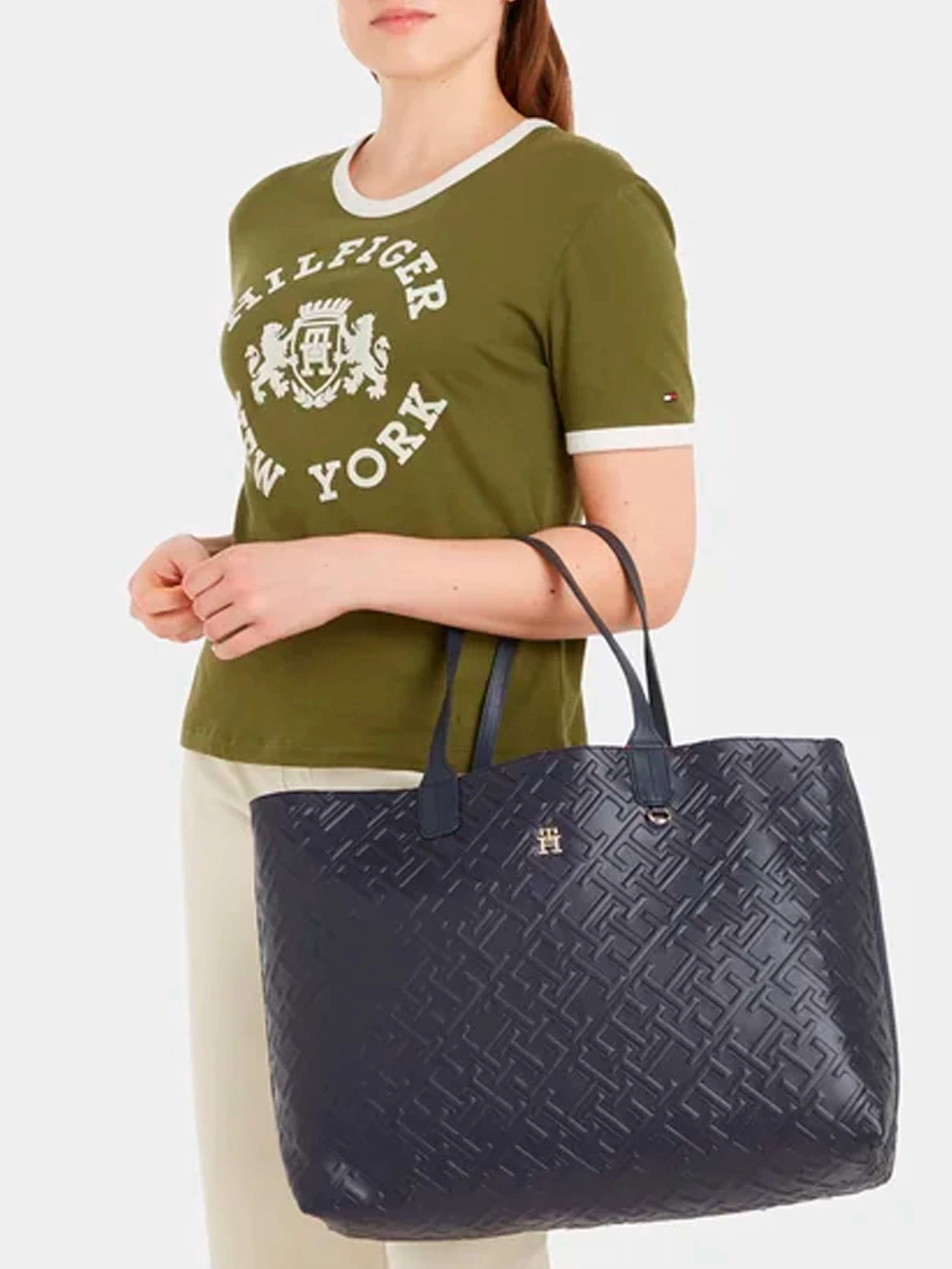 Сумки Tommy Hilfiger модель AW0AW15572-DW6 Сумки Tommy Hilfiger модель AW0AW15572-DW6 Фото