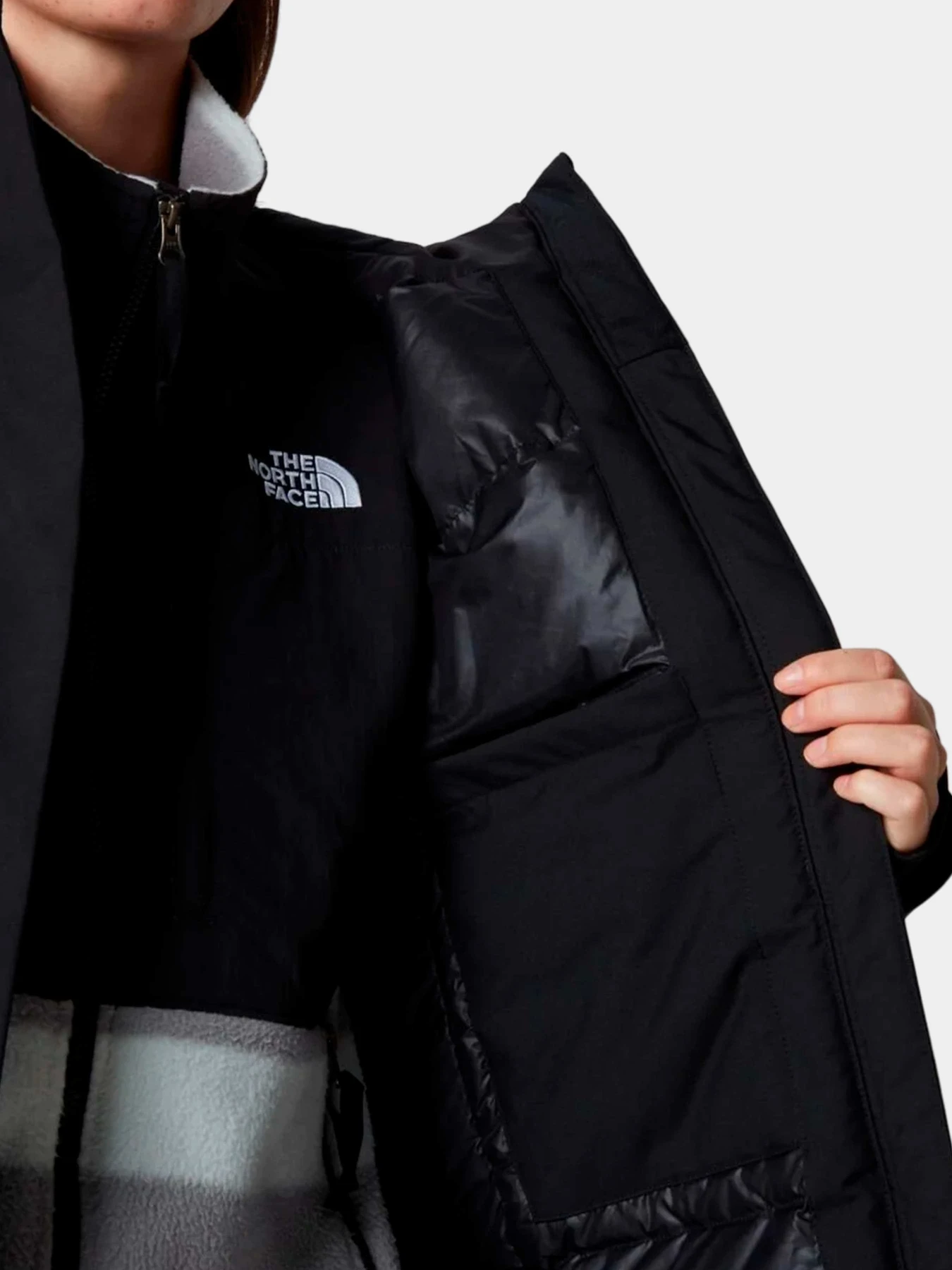 Куртки и дубленки The North Face модель NF0A84J2JK31 Куртки и дубленки The North Face модель NF0A84J2JK31 Фото