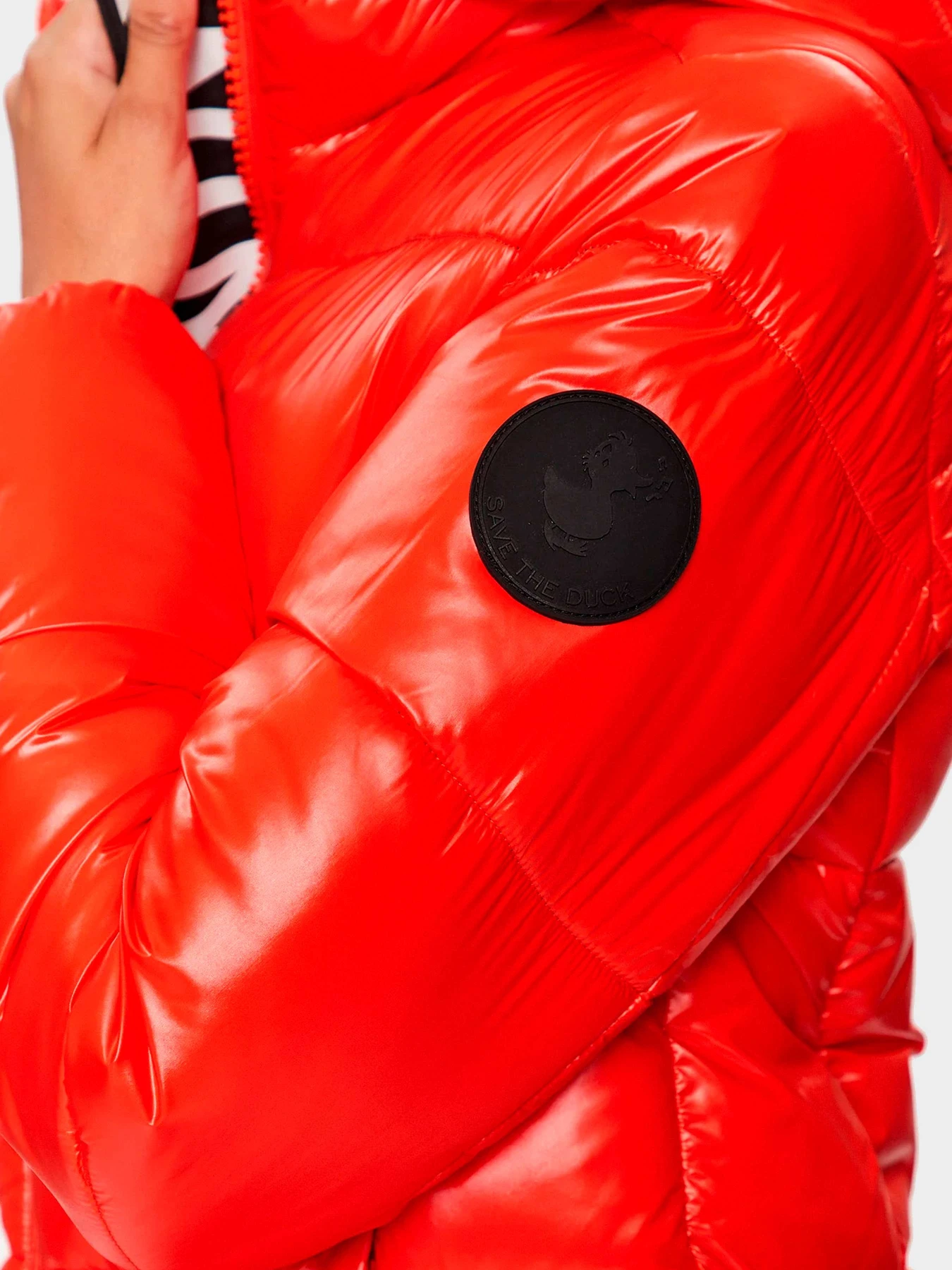 Куртки и дубленки Save the duck модель D45650W-LUCK17-70036-POPPY RED Куртки и дубленки Save the duck модель D45650W-LUCK17-70036-POPPY RED Фото