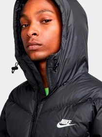 Куртки и дубленки NIKE модель FB8185-010 Фото