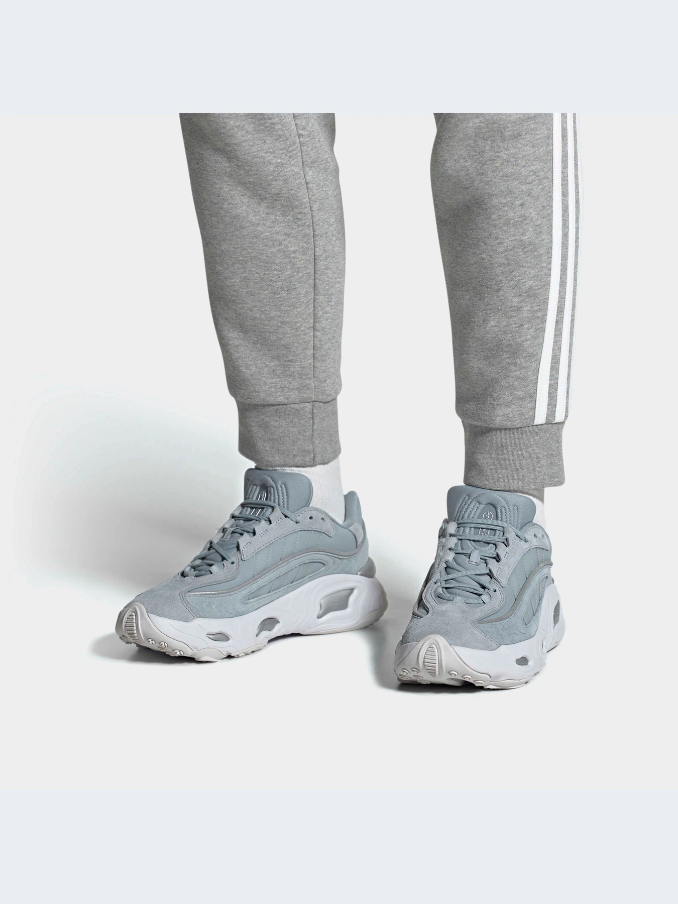 Кроссовки Adidas Ozweego модель HQ1970-KZ Кроссовки Adidas Ozweego модель HQ1970-KZ Фото