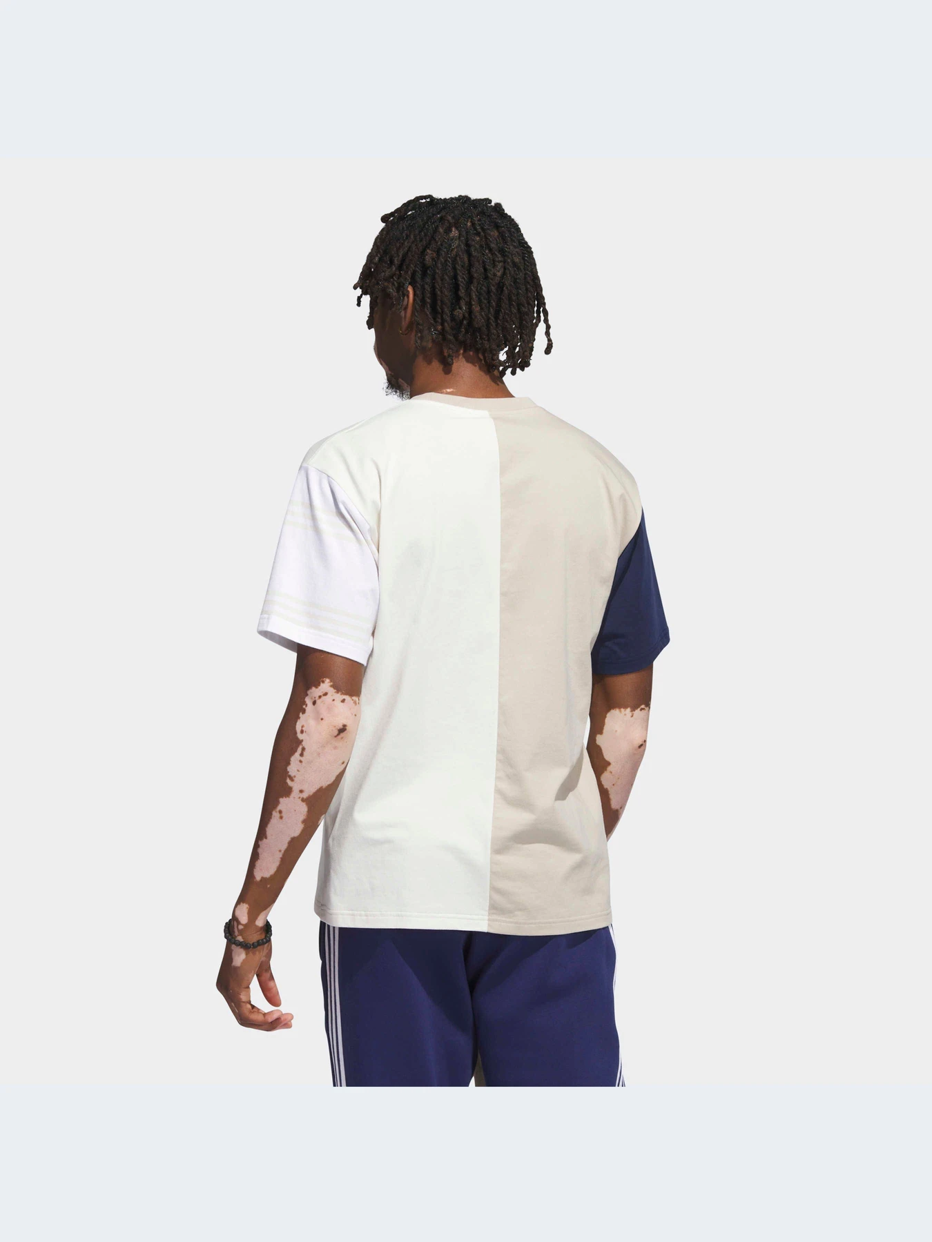 Футболки и поло Adidas Graphics модель IL4710-KZ Футболки и поло Adidas Graphics модель IL4710-KZ Фото