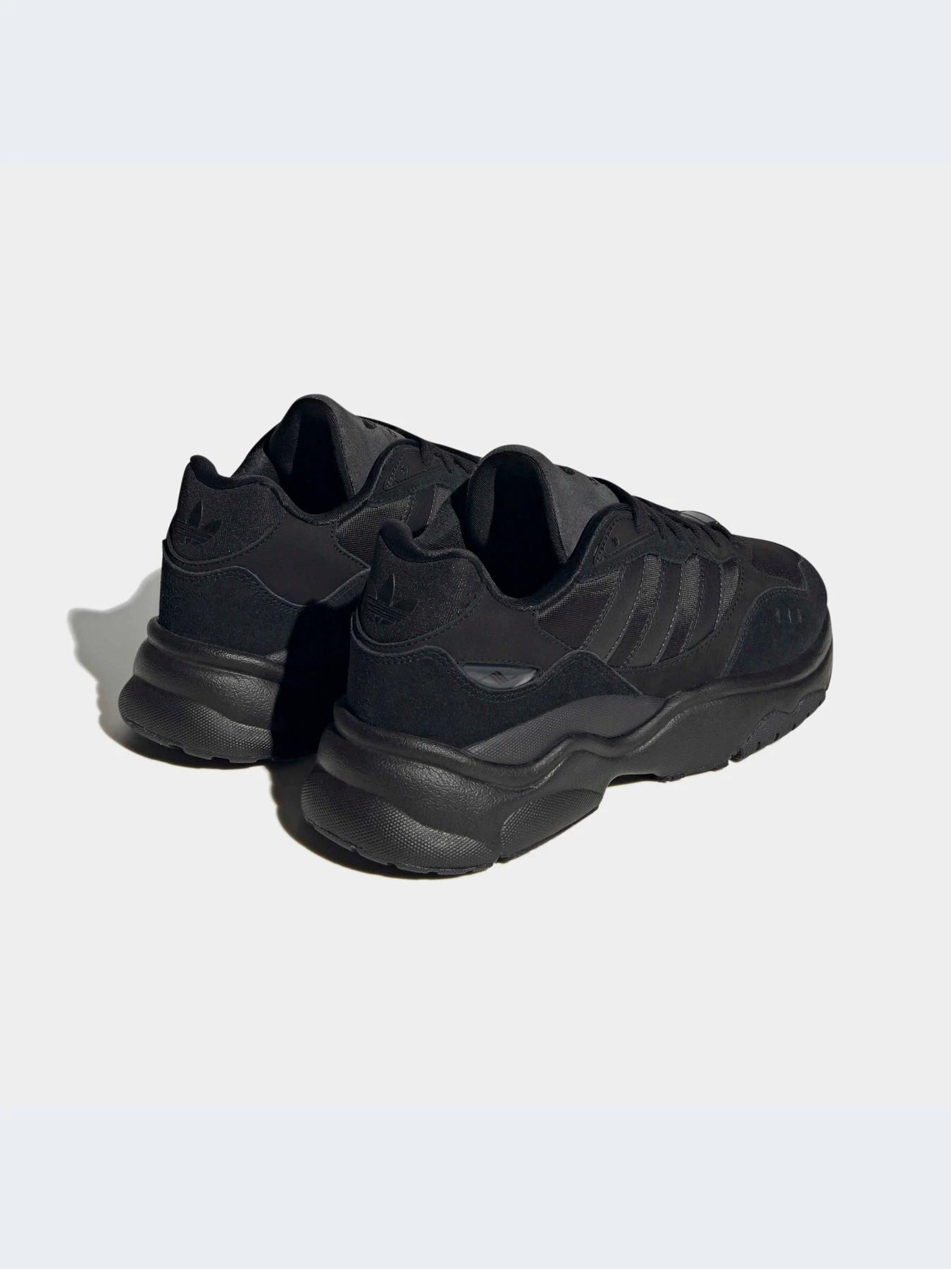 Кроссовки Adidas Retropy модель HP2200-KZ Кроссовки Adidas Retropy модель HP2200-KZ Фото