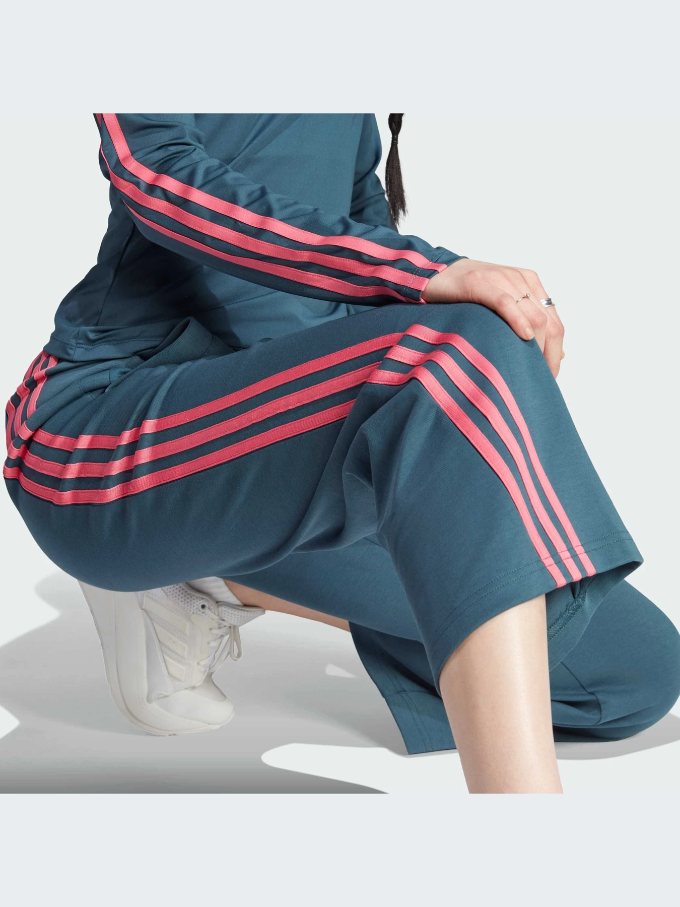 Брюки Adidas Icons модель IM2451-KZ Брюки Adidas Icons модель IM2451-KZ Фото