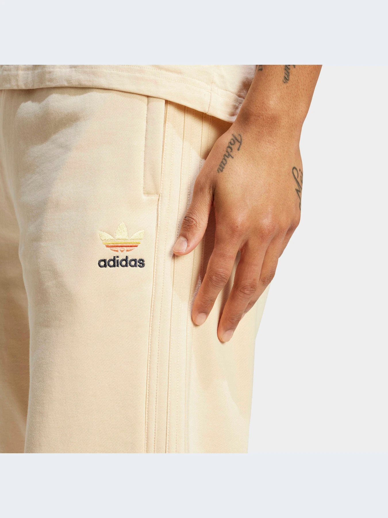 Брюки Adidas Graphics модель IC8869-KZ Брюки Adidas Graphics модель IC8869-KZ Фото
