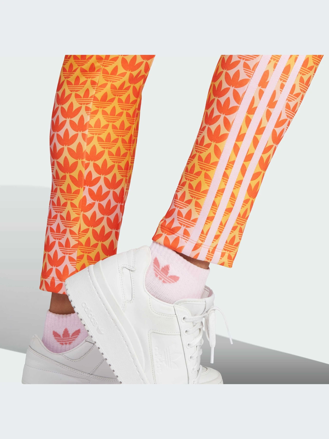 Повседневные штаны Adidas Trefoil модель IJ6004-KZ Повседневные штаны Adidas Trefoil модель IJ6004-KZ Фото