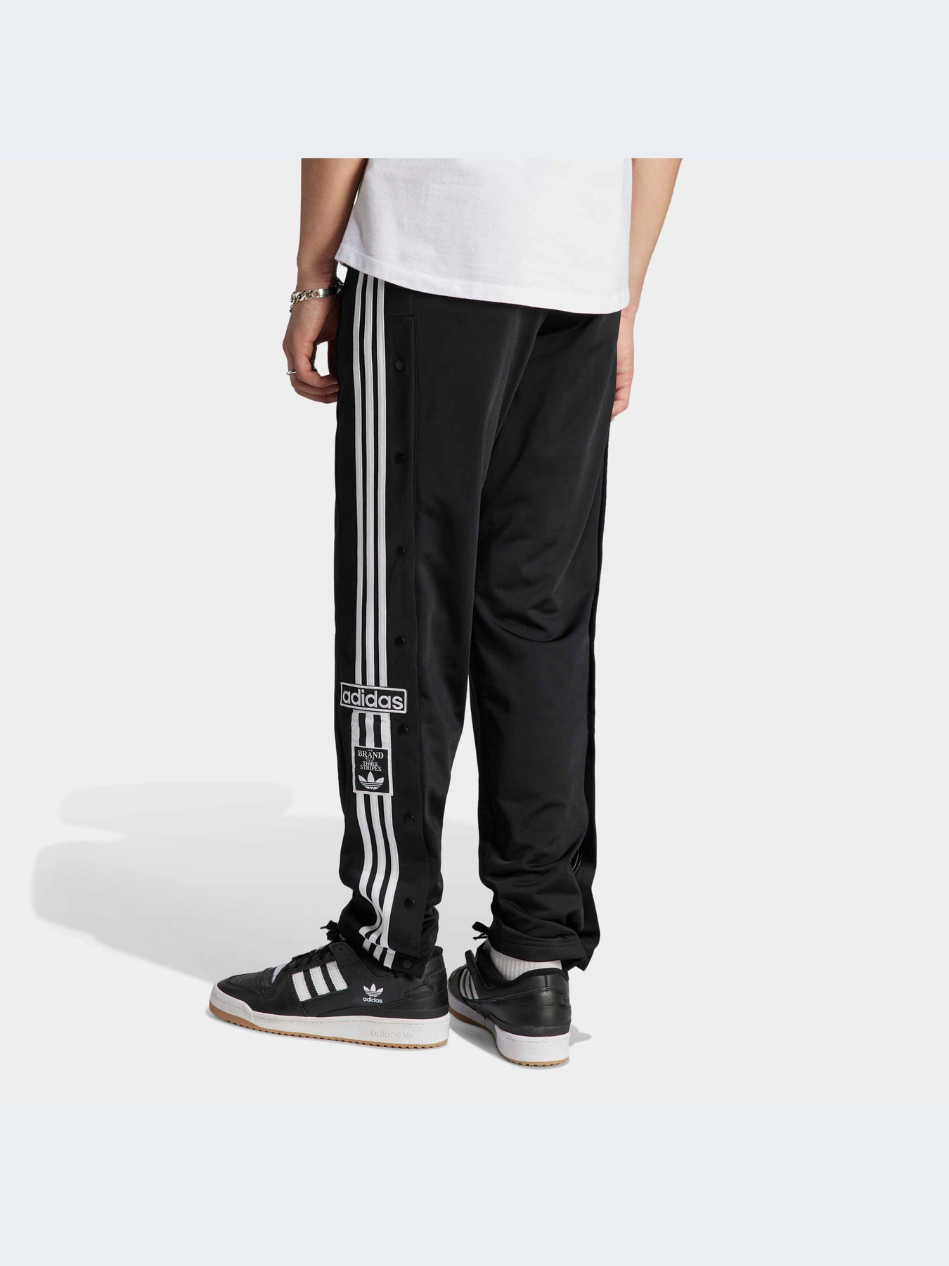 Брюки Adidas Adicolor модель IN8075-KZ Брюки Adidas Adicolor модель IN8075-KZ Фото