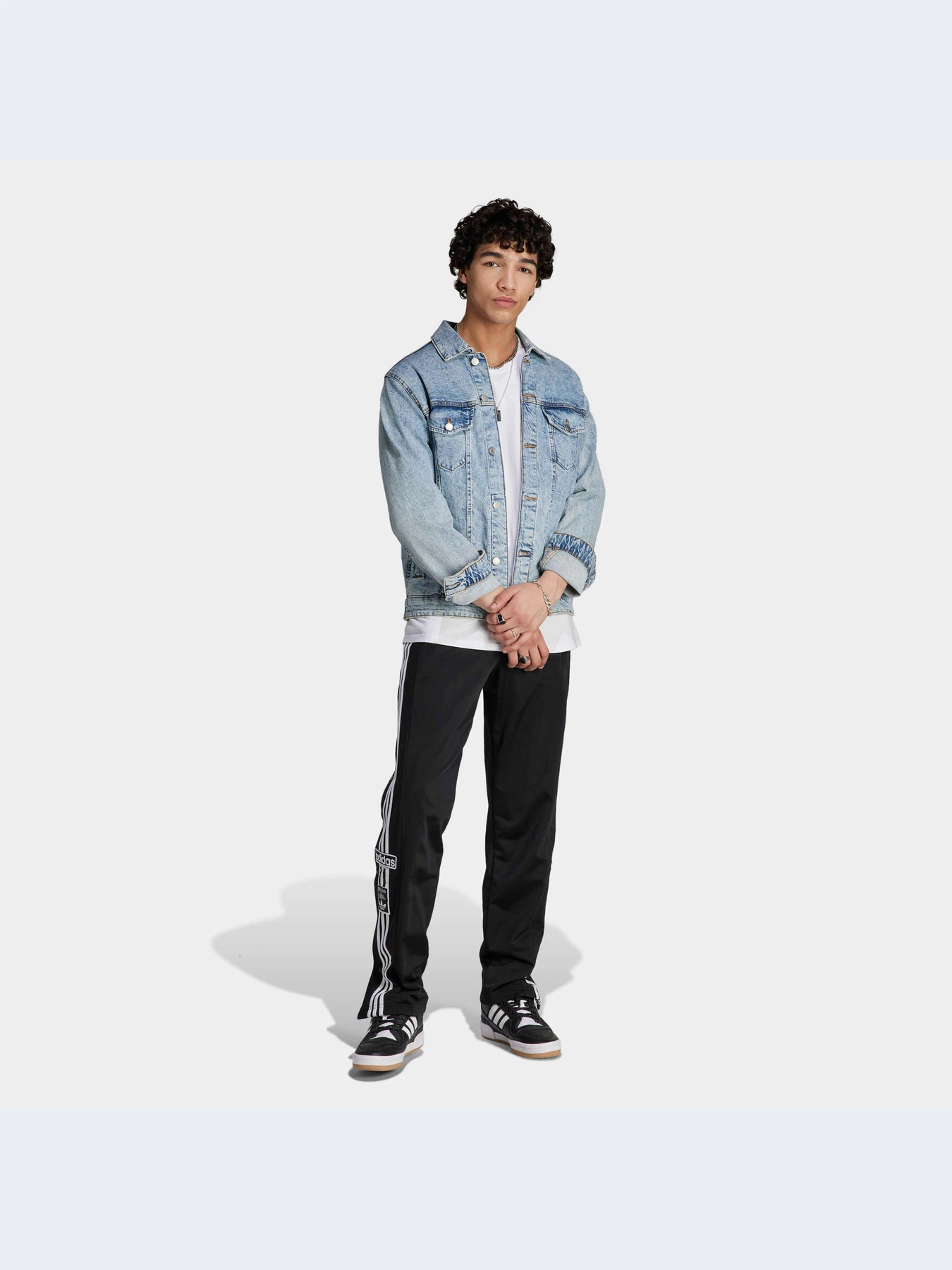 Брюки Adidas Adicolor модель IN8075-KZ Брюки Adidas Adicolor модель IN8075-KZ Фото