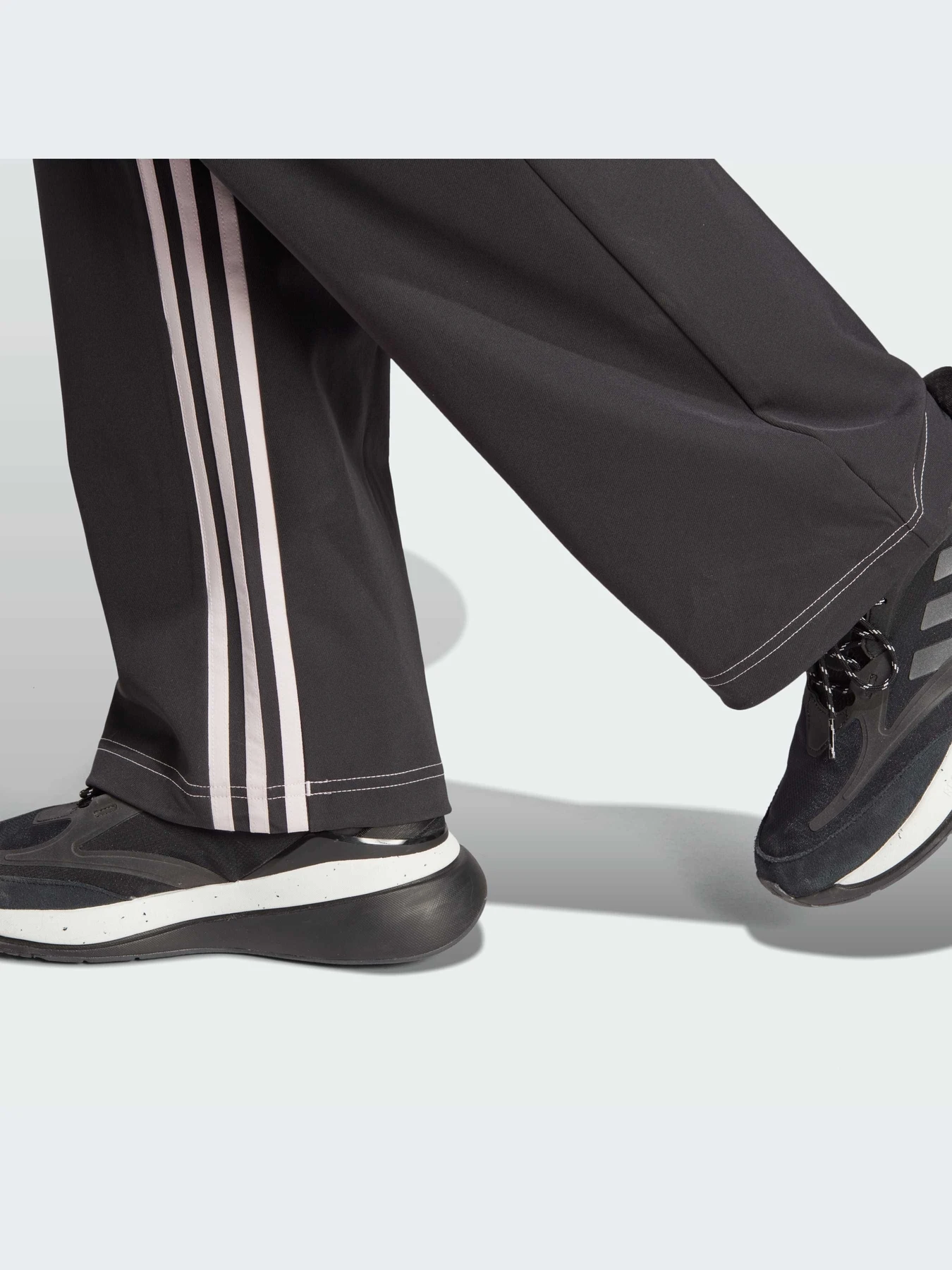Брюки Adidas 3 Stripes модель IA3143-KZ Брюки Adidas 3 Stripes модель IA3143-KZ Фото