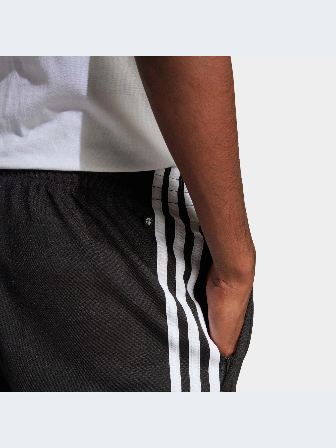 Спортивная одежда Adidas модель IA4791-KZ Спортивная одежда Adidas модель IA4791-KZ Фото