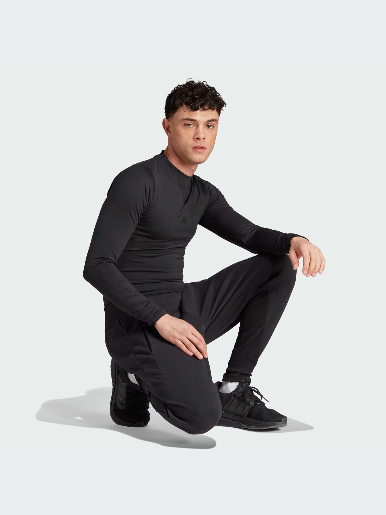 Брюки Adidas ZNE модель IN5102-KZ Брюки Adidas ZNE модель IN5102-KZ Фото