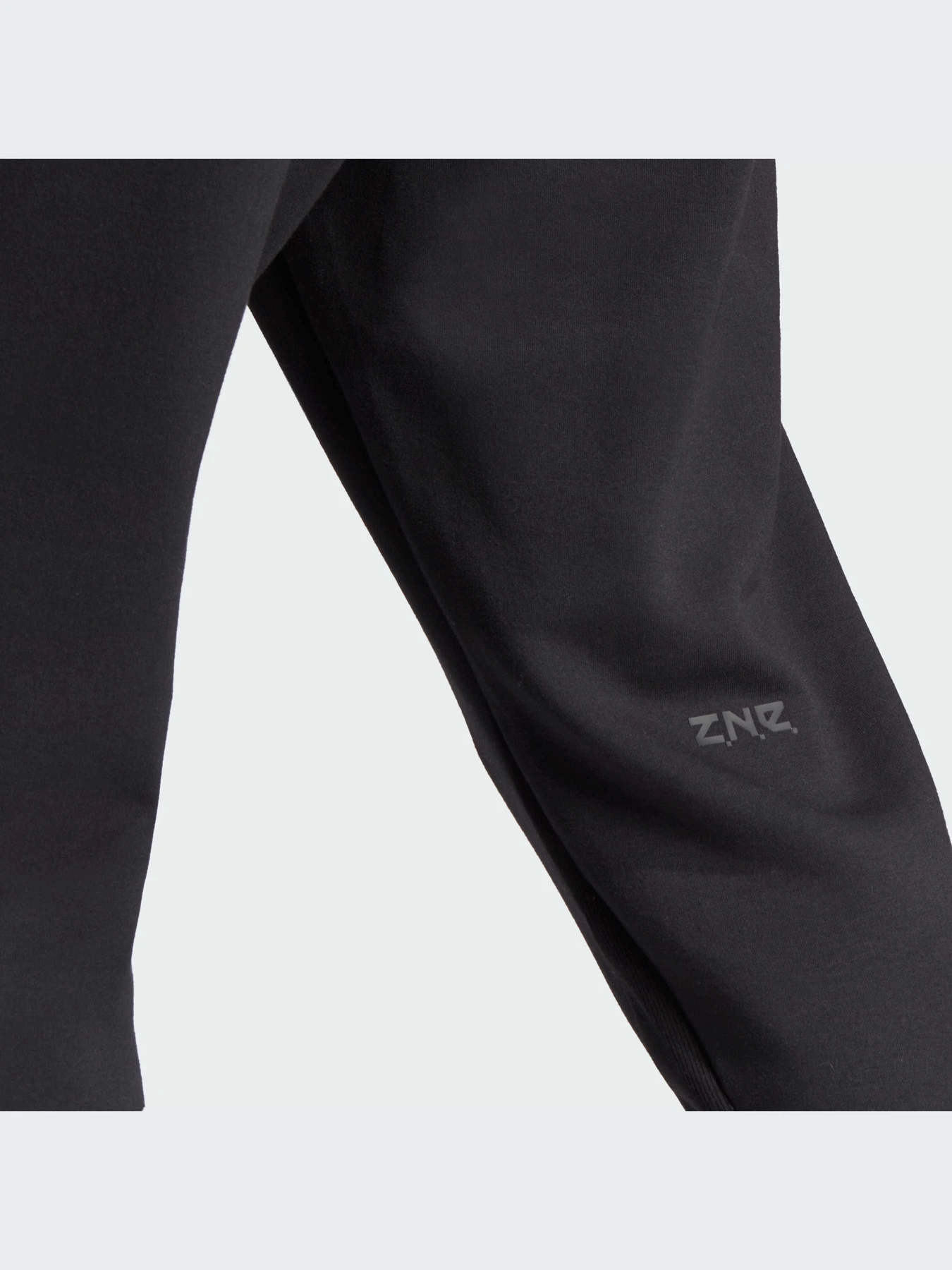 Брюки Adidas ZNE модель IN5102-KZ Брюки Adidas ZNE модель IN5102-KZ Фото