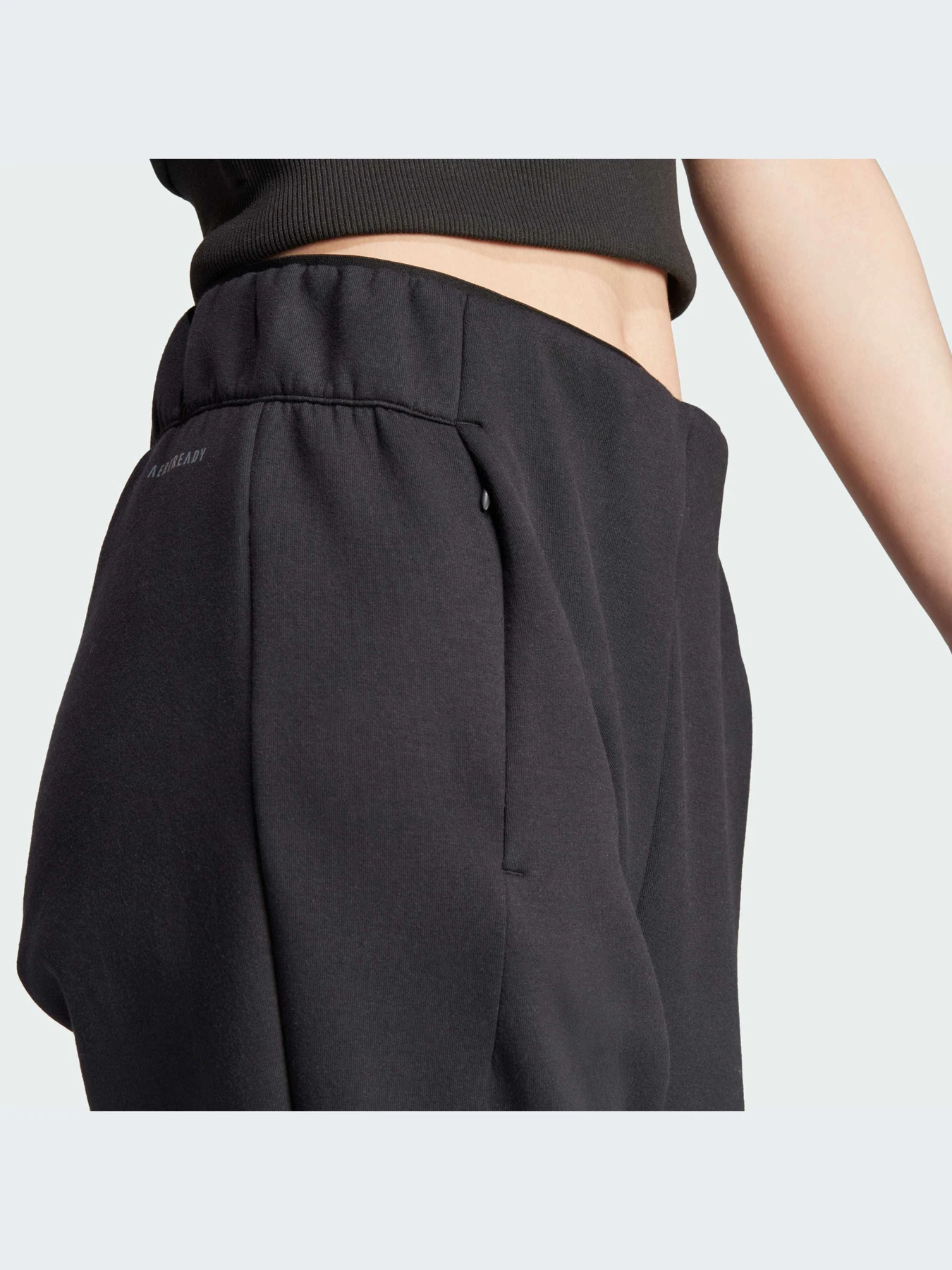 Брюки Adidas ZNE модель IN5136-KZ Брюки Adidas ZNE модель IN5136-KZ Фото