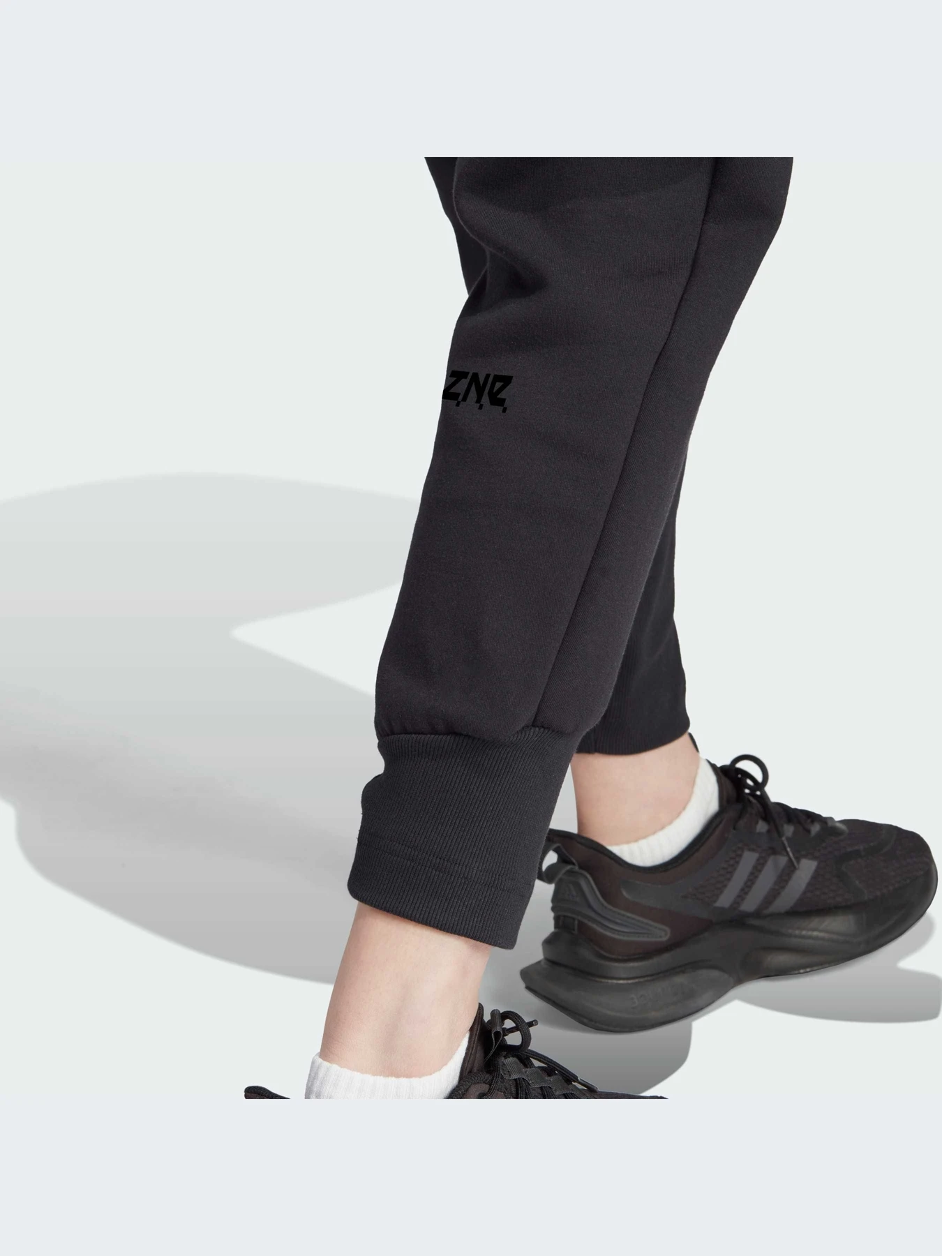 Брюки Adidas ZNE модель IN5136-KZ Брюки Adidas ZNE модель IN5136-KZ Фото