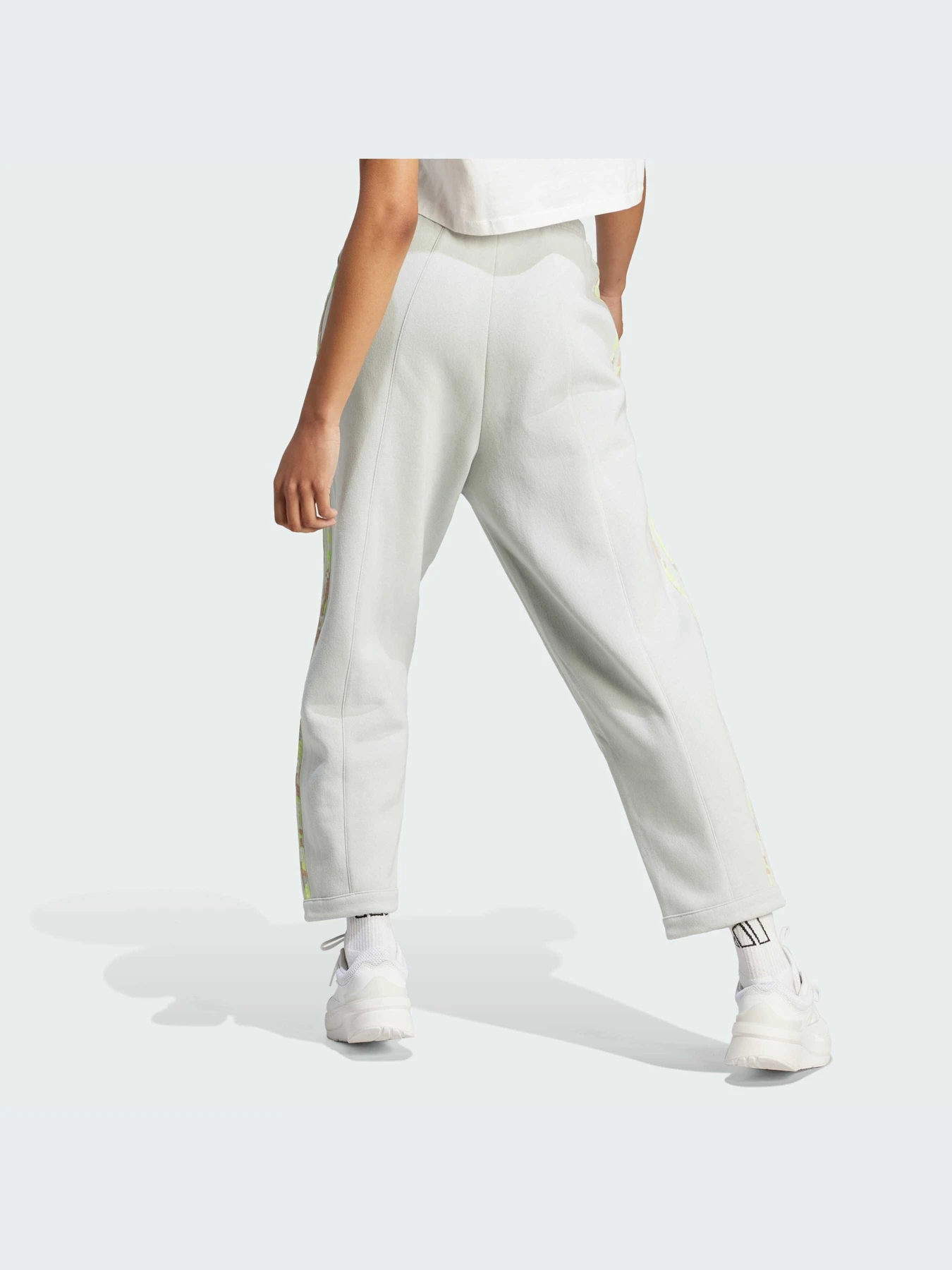 Брюки Adidas Graphics модель IL3018-KZ Брюки Adidas Graphics модель IL3018-KZ Фото