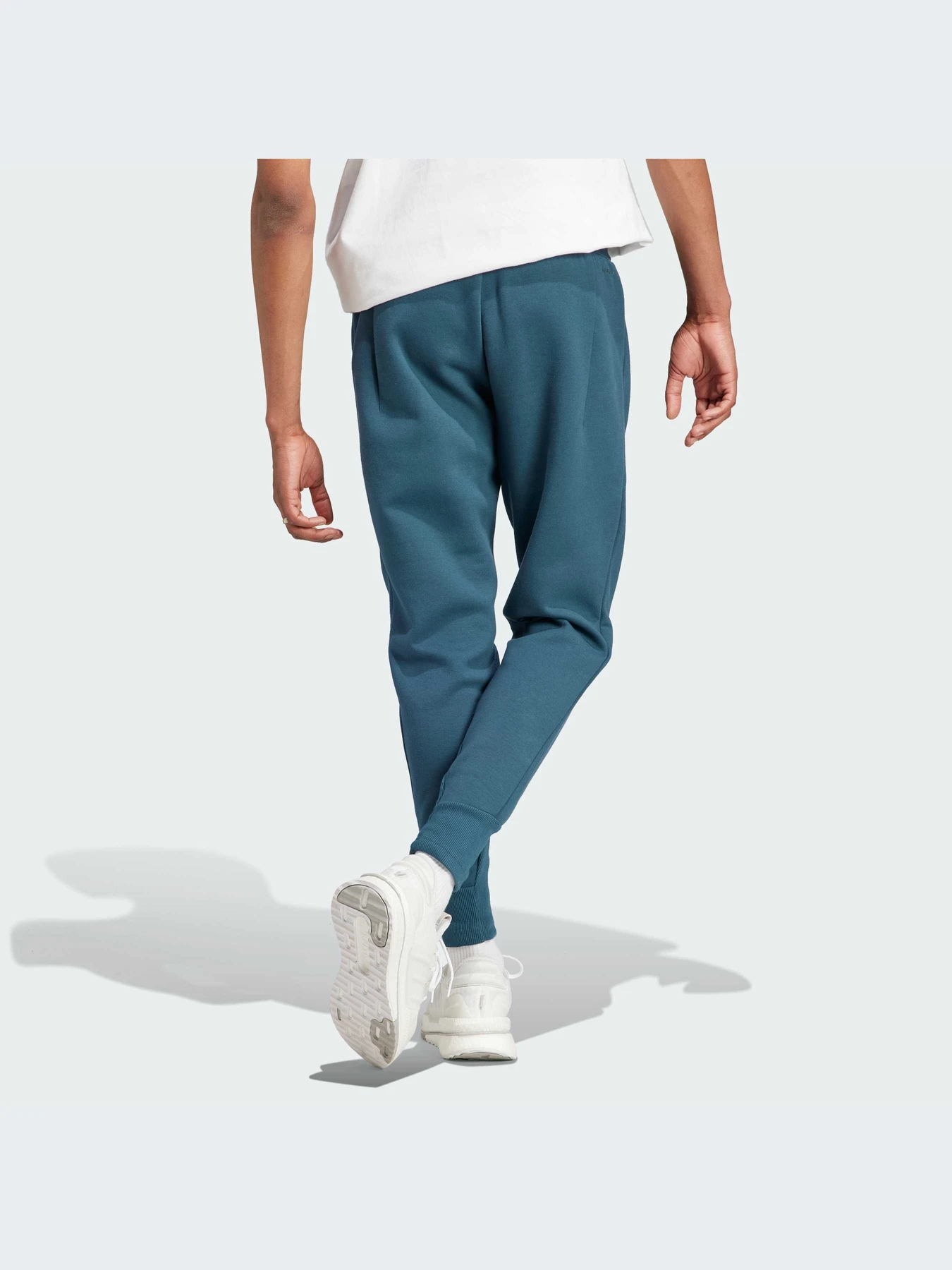 Брюки Adidas ZNE модель IN5100-KZ Брюки Adidas ZNE модель IN5100-KZ Фото