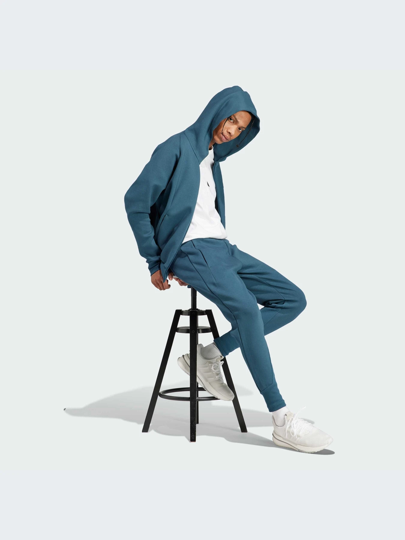 Брюки Adidas ZNE модель IN5100-KZ Брюки Adidas ZNE модель IN5100-KZ Фото