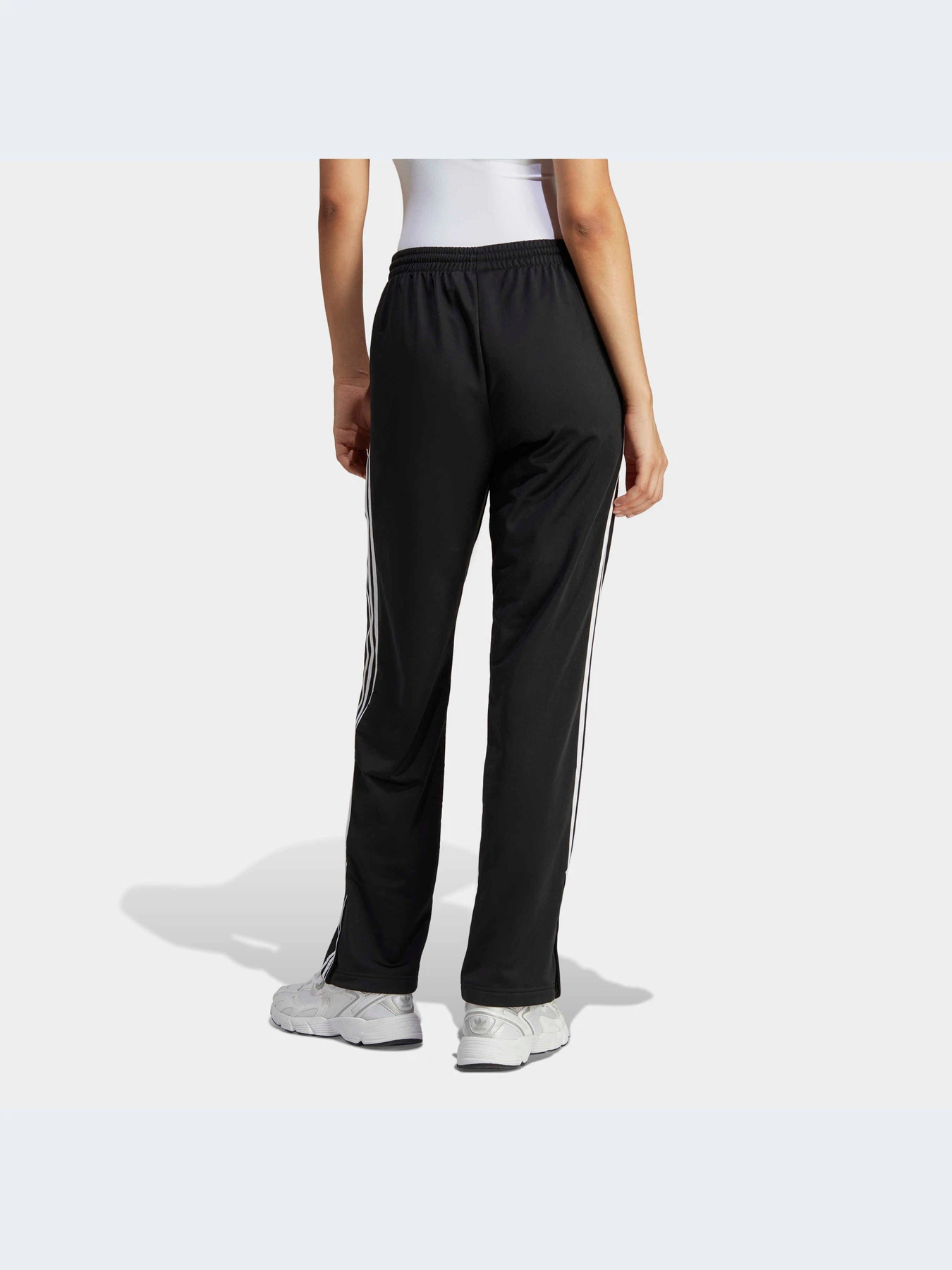 Брюки Adidas Adicolor модель IB7326-KZ Брюки Adidas Adicolor модель IB7326-KZ Фото