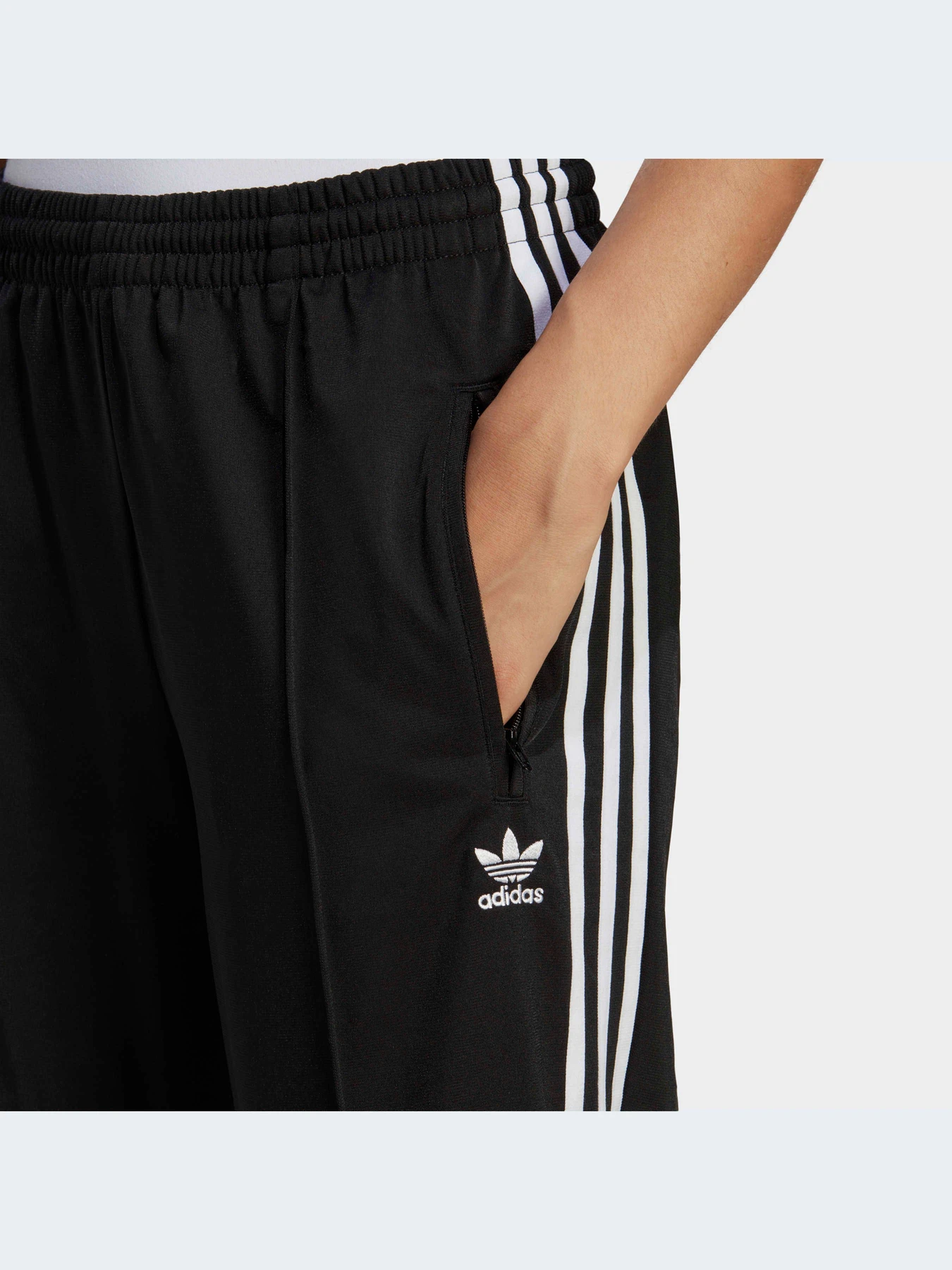 Брюки Adidas Adicolor модель IB7326-KZ Брюки Adidas Adicolor модель IB7326-KZ Фото