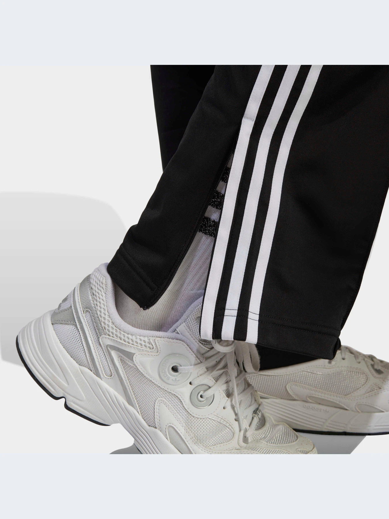 Брюки Adidas Adicolor модель IB7326-KZ Брюки Adidas Adicolor модель IB7326-KZ Фото