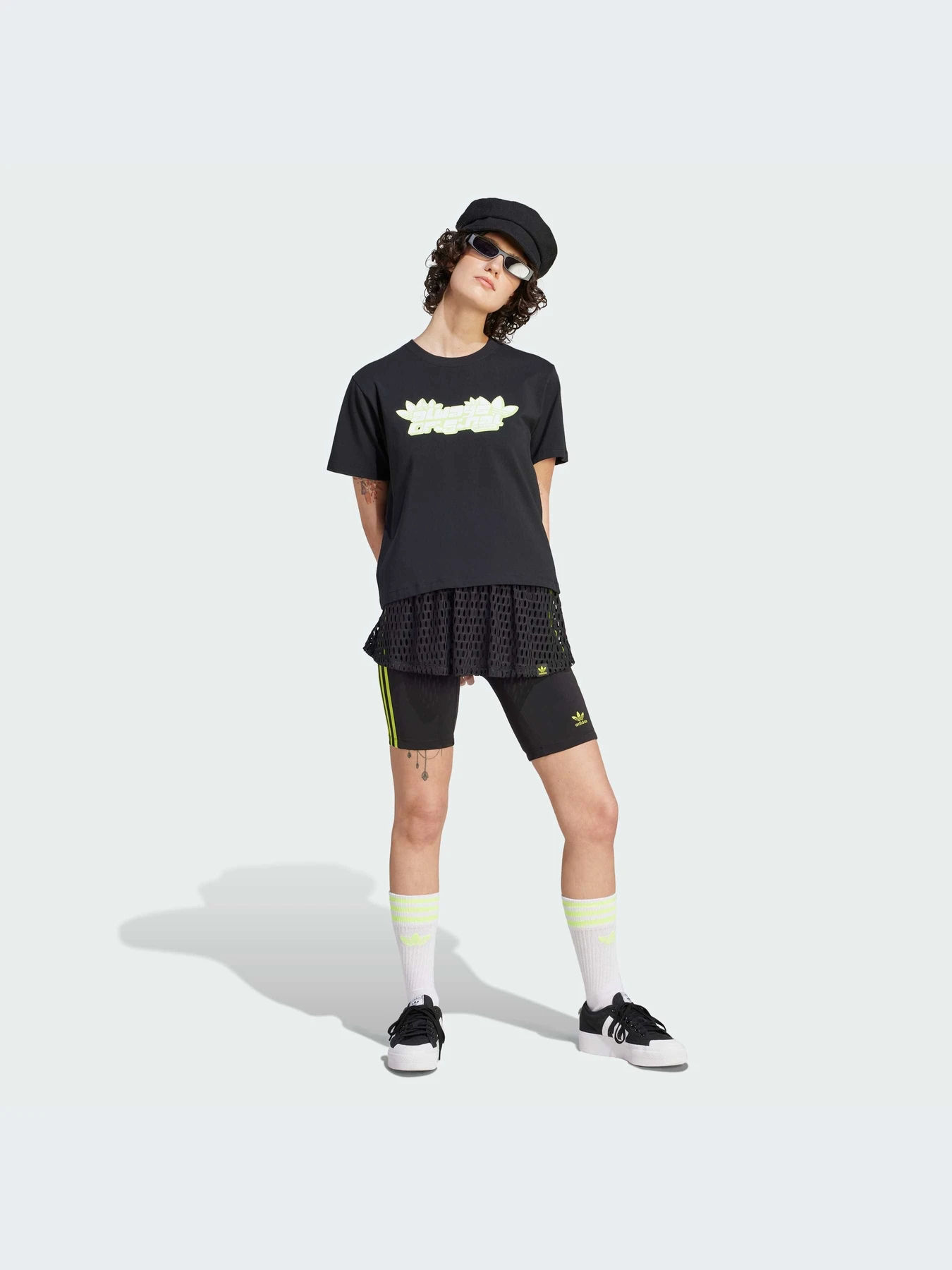 Футболки и поло Adidas Graphics модель IK0496-KZ Футболки и поло Adidas Graphics модель IK0496-KZ Фото
