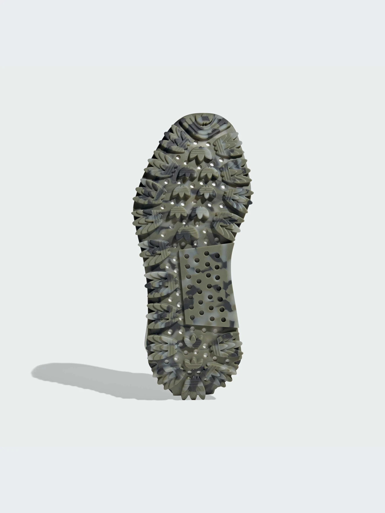 Кроссовки Adidas NMD модель IE2075-KZ Кроссовки Adidas NMD модель IE2075-KZ Фото