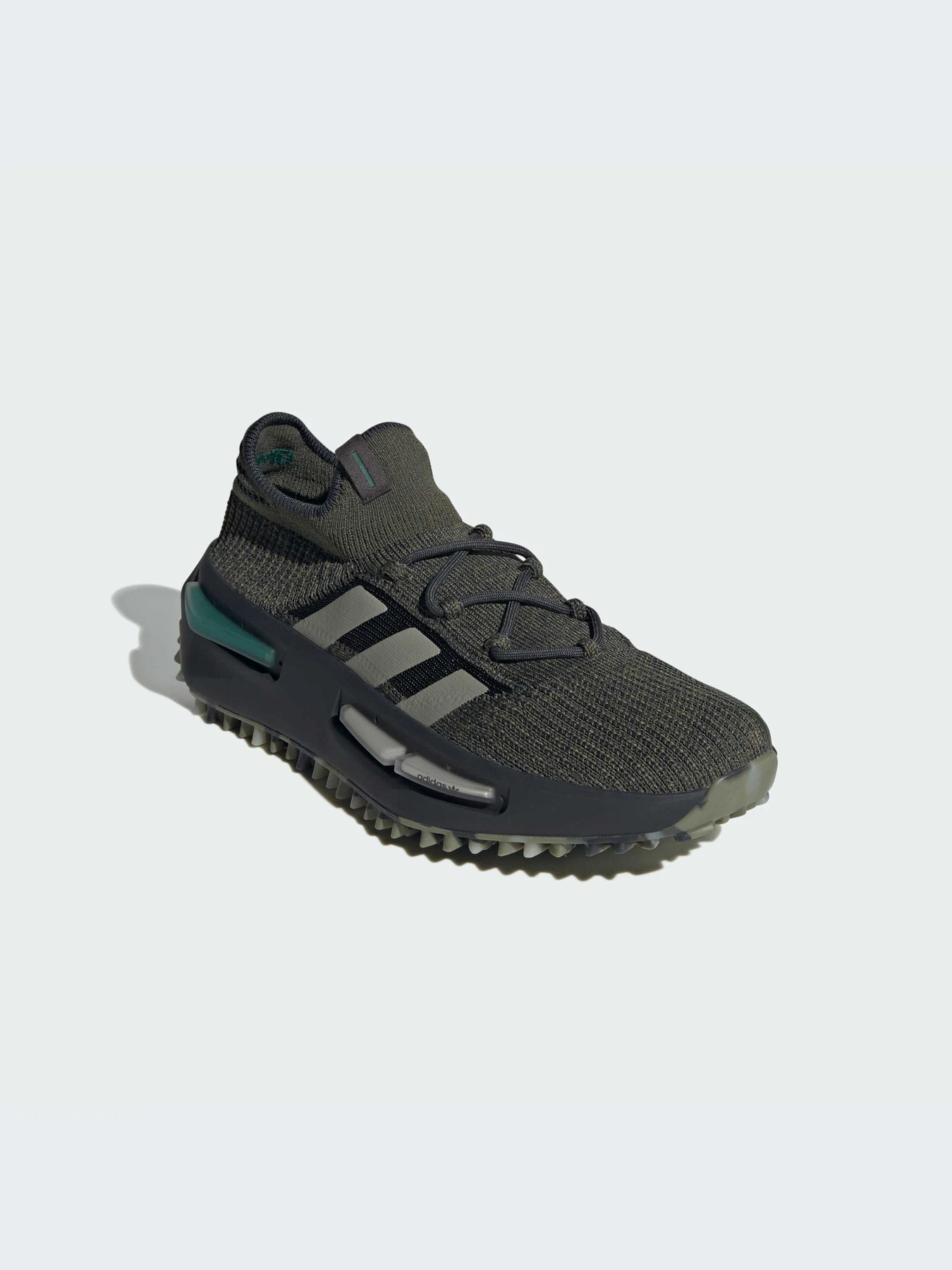 Кроссовки Adidas NMD модель IE2075-KZ Кроссовки Adidas NMD модель IE2075-KZ Фото