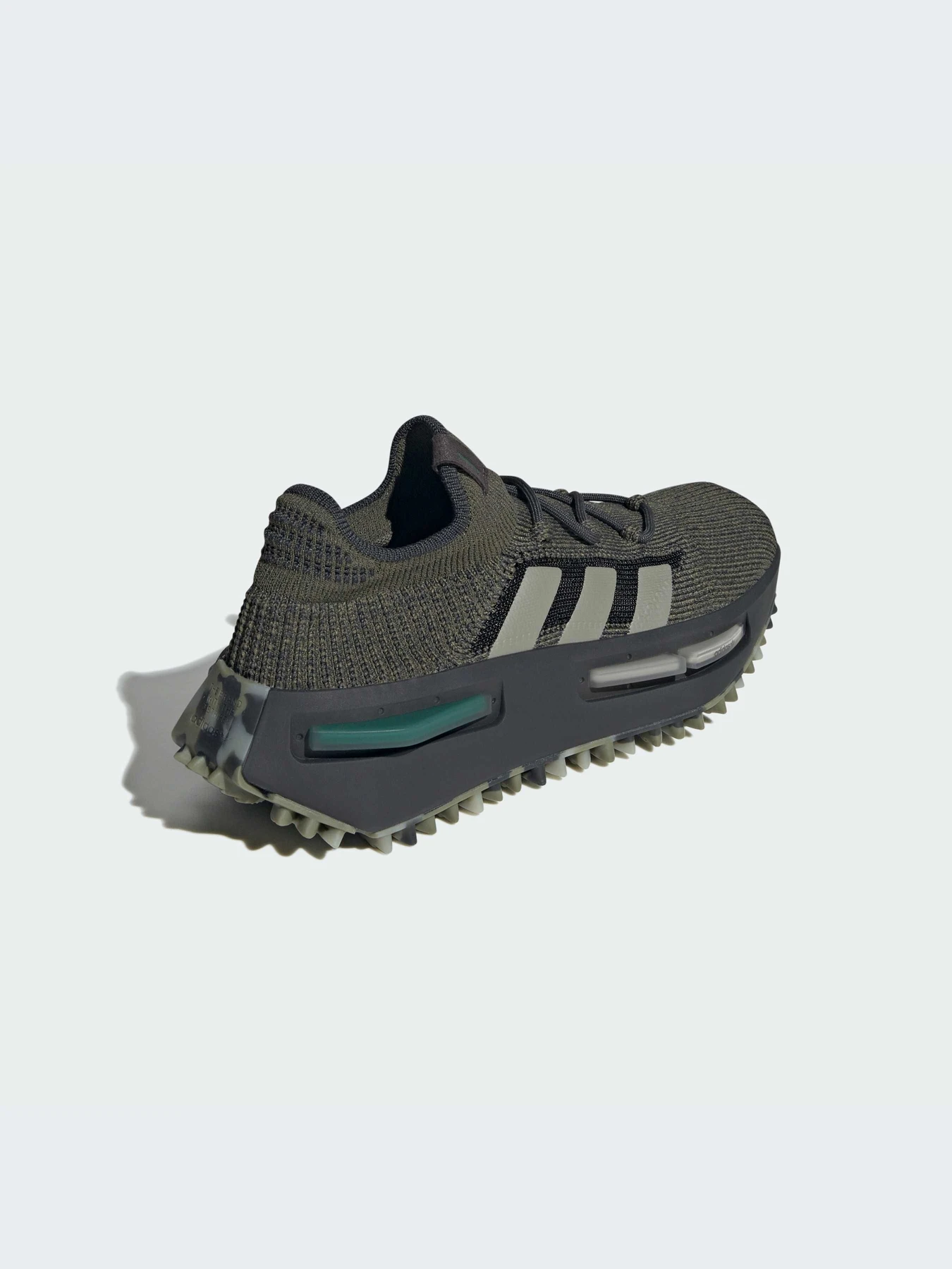 Кроссовки Adidas NMD модель IE2075-KZ Кроссовки Adidas NMD модель IE2075-KZ Фото