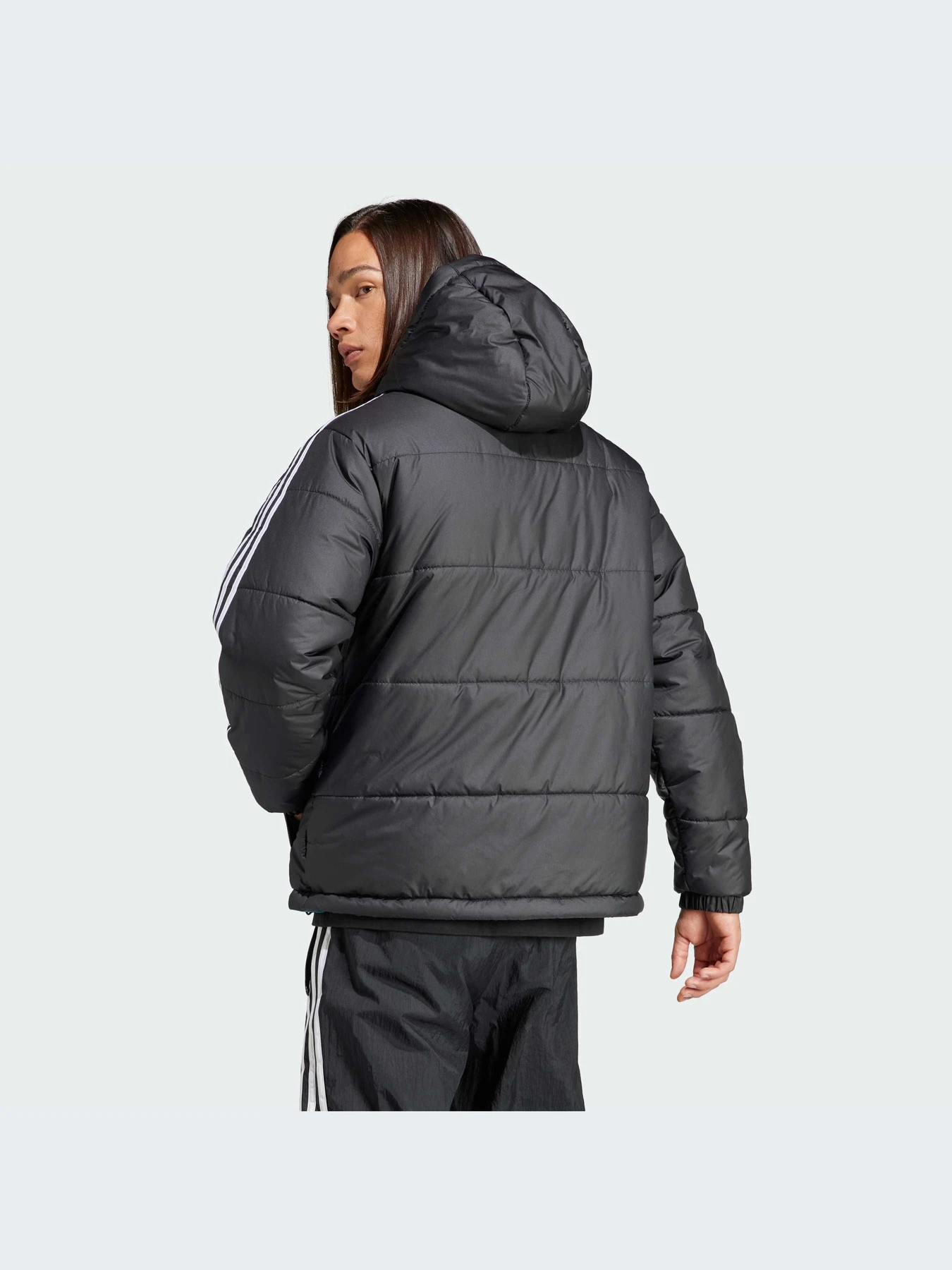 Куртки и дубленки Adidas Adicolor модель HZ0690-KZ Куртки и дубленки Adidas Adicolor модель HZ0690-KZ Фото