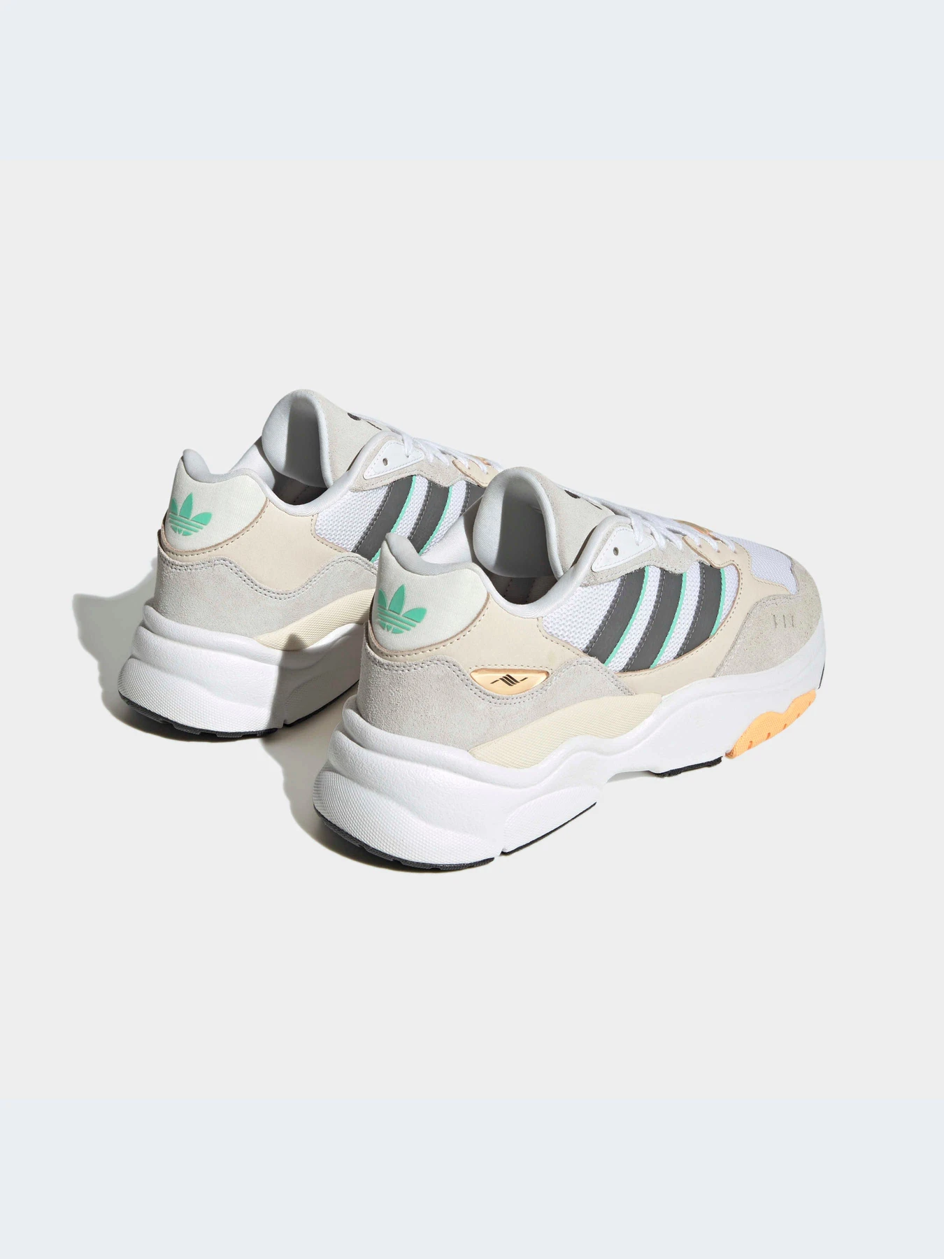 Кроссовки Adidas Retropy модель FZ6604-KZ Кроссовки Adidas Retropy модель FZ6604-KZ Фото