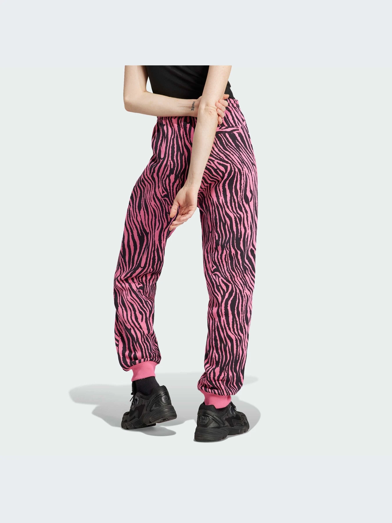 Брюки Adidas Graphics модель IJ7776-KZ Брюки Adidas Graphics модель IJ7776-KZ Фото
