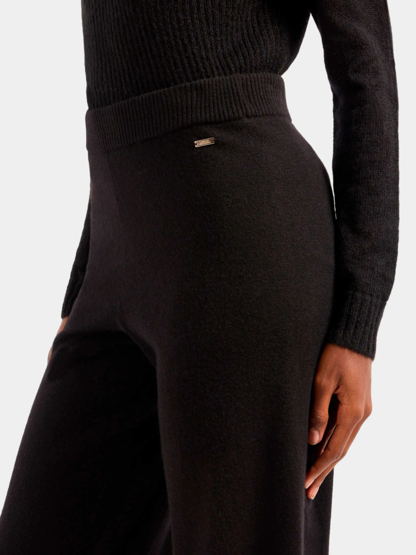 Брюки Armani Exchange модель 6RYP1Q-YMT8Z-1200 Брюки Armani Exchange модель 6RYP1Q-YMT8Z-1200 Фото