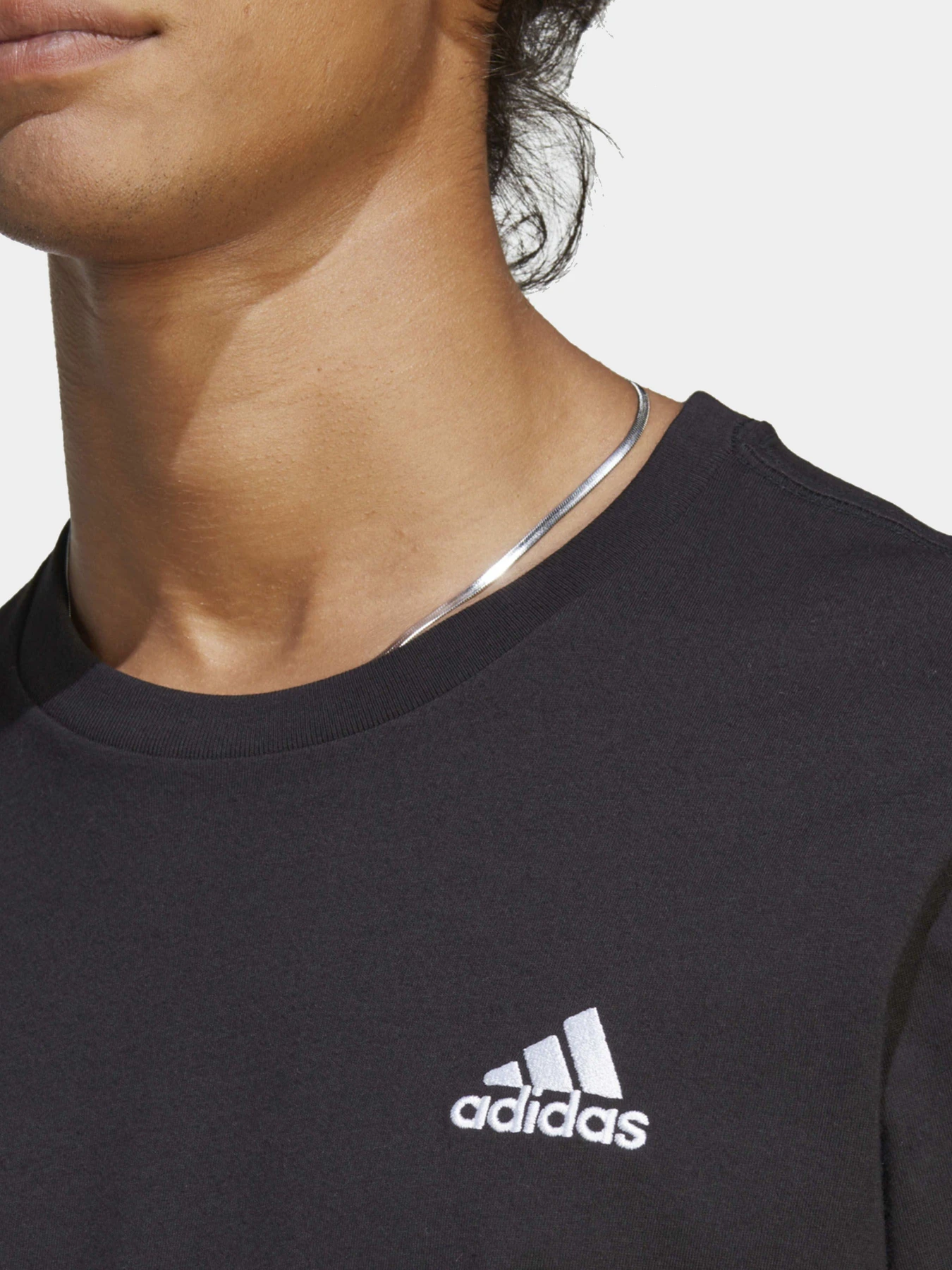 Футболки и поло Adidas модель IC9282 Футболки и поло Adidas модель IC9282 Фото