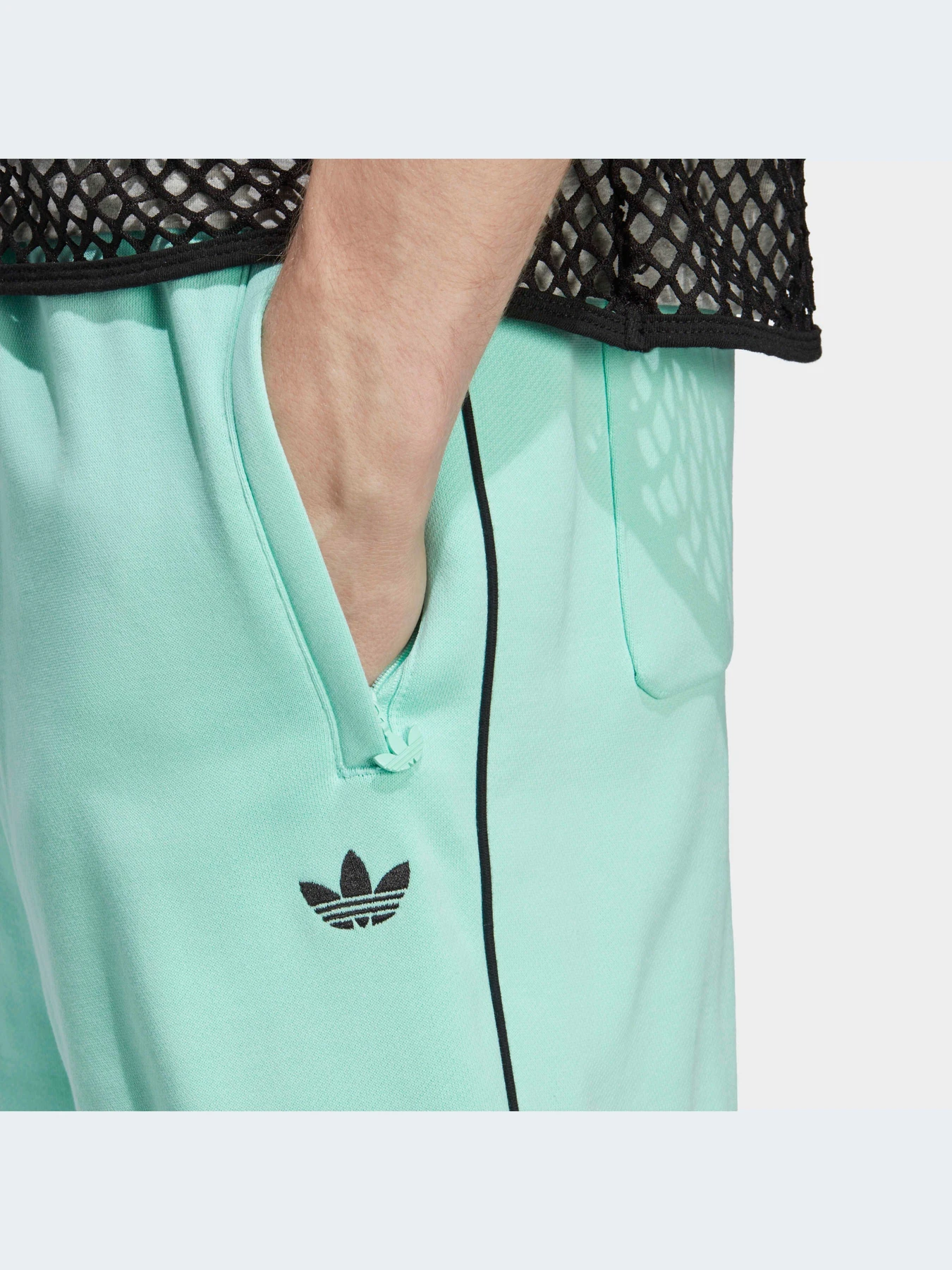 Шорты Adidas Adicolor модель IA2526-KZ Шорты Adidas Adicolor модель IA2526-KZ Фото