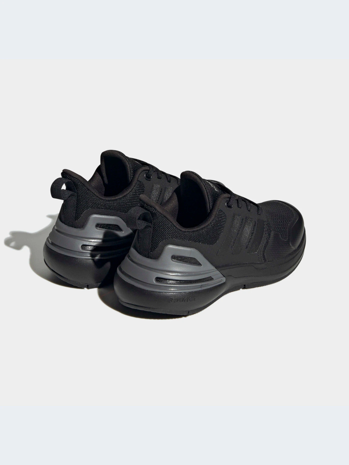 Кроссовки Adidas модель HP6125-KZ Кроссовки Adidas модель HP6125-KZ Фото