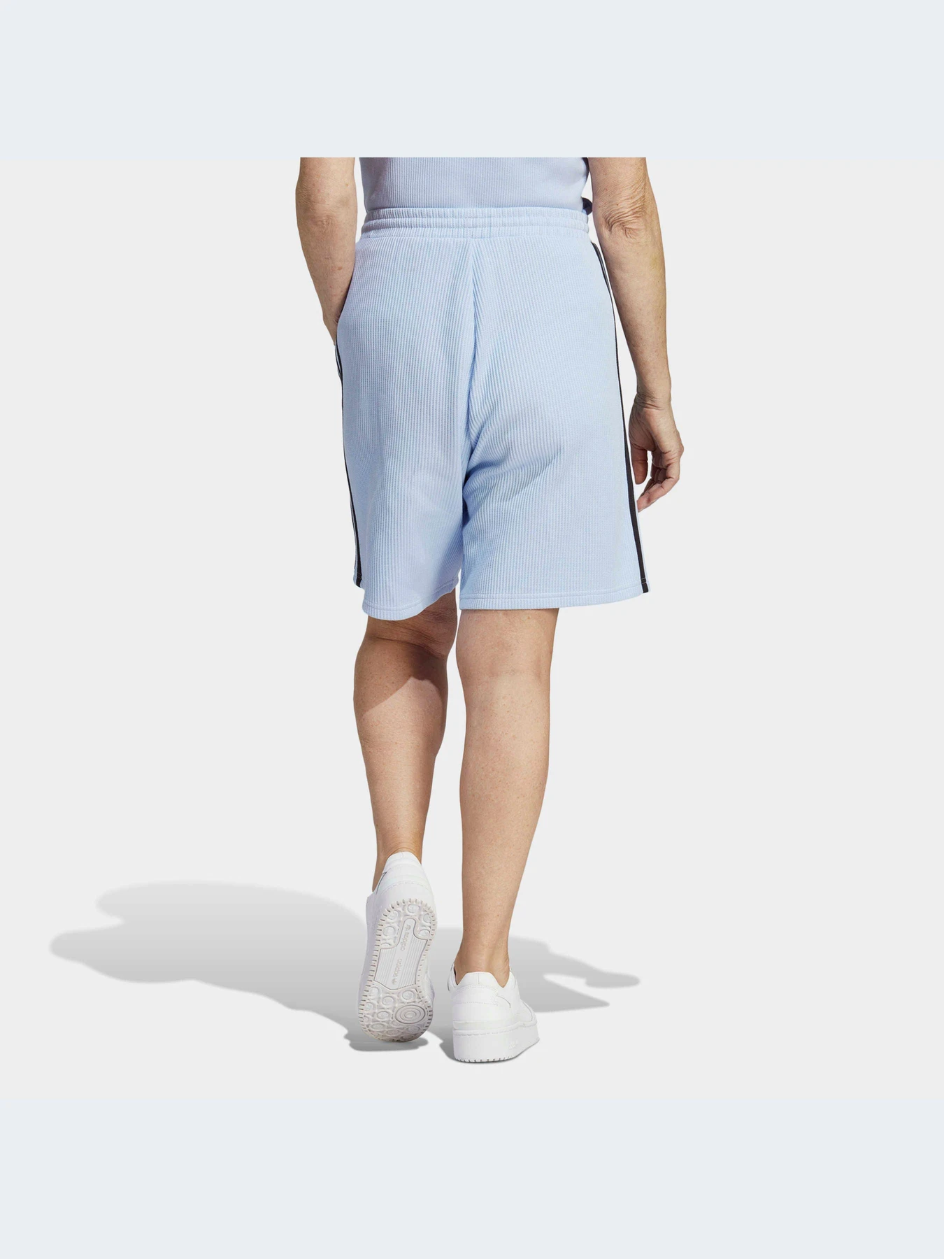 Шорты Adidas Adicolor модель IC5449-KZ Шорты Adidas Adicolor модель IC5449-KZ Фото