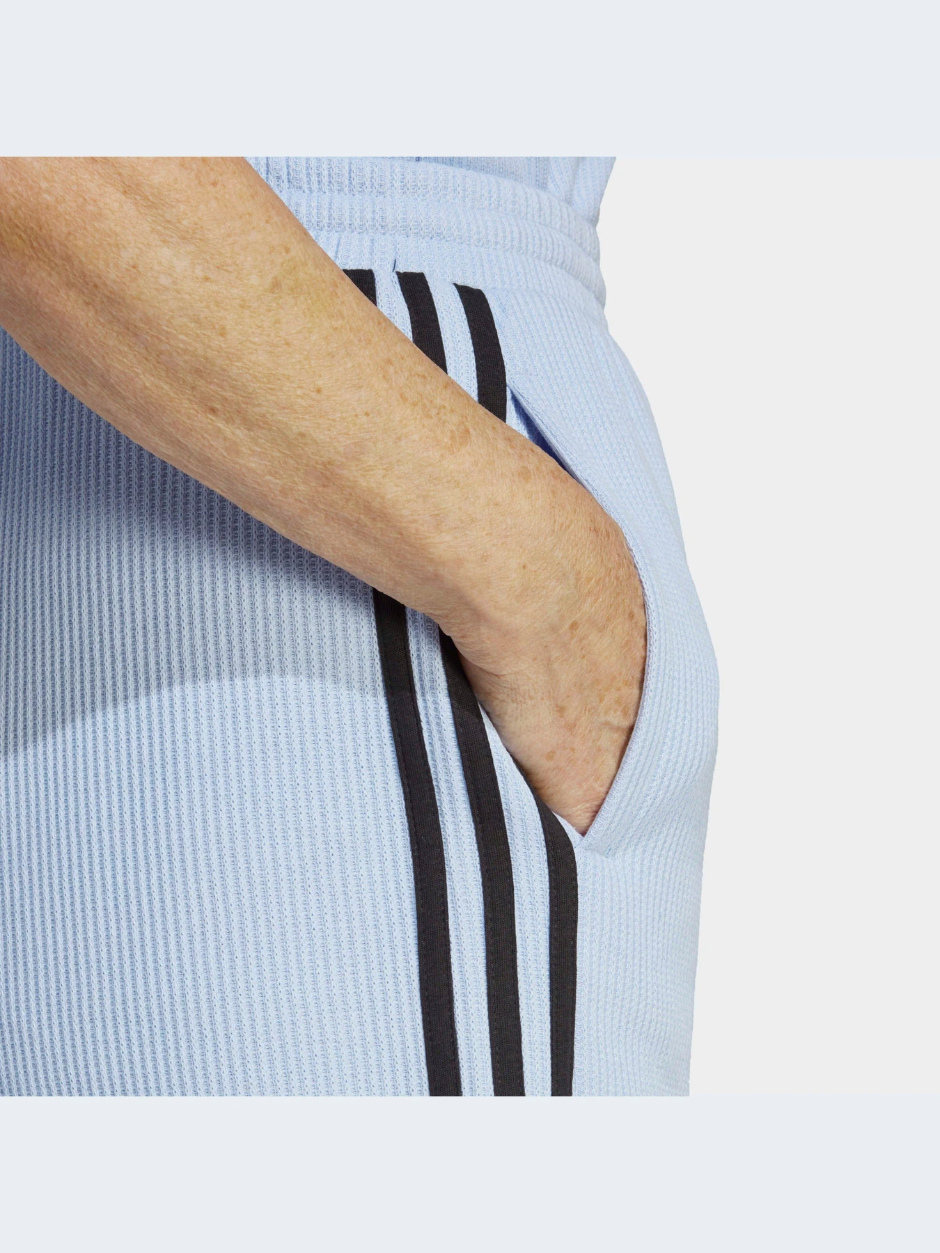 Шорты Adidas Adicolor модель IC5449-KZ Шорты Adidas Adicolor модель IC5449-KZ Фото
