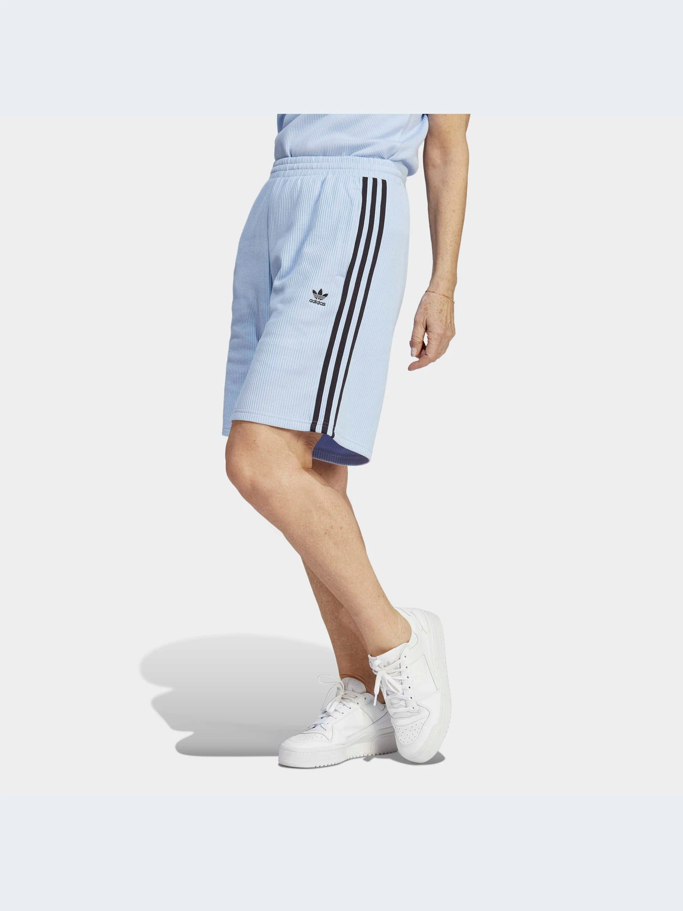 Шорты Adidas Adicolor модель IC5449-KZ Шорты Adidas Adicolor модель IC5449-KZ Фото