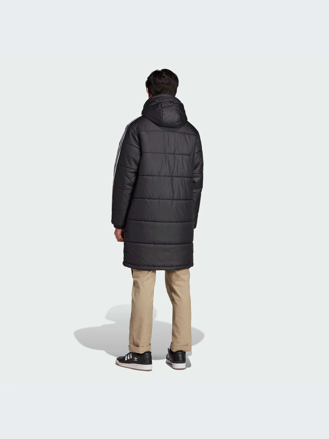 Куртки и дубленки Adidas Adicolor модель HZ0684-KZ Куртки и дубленки Adidas Adicolor модель HZ0684-KZ Фото