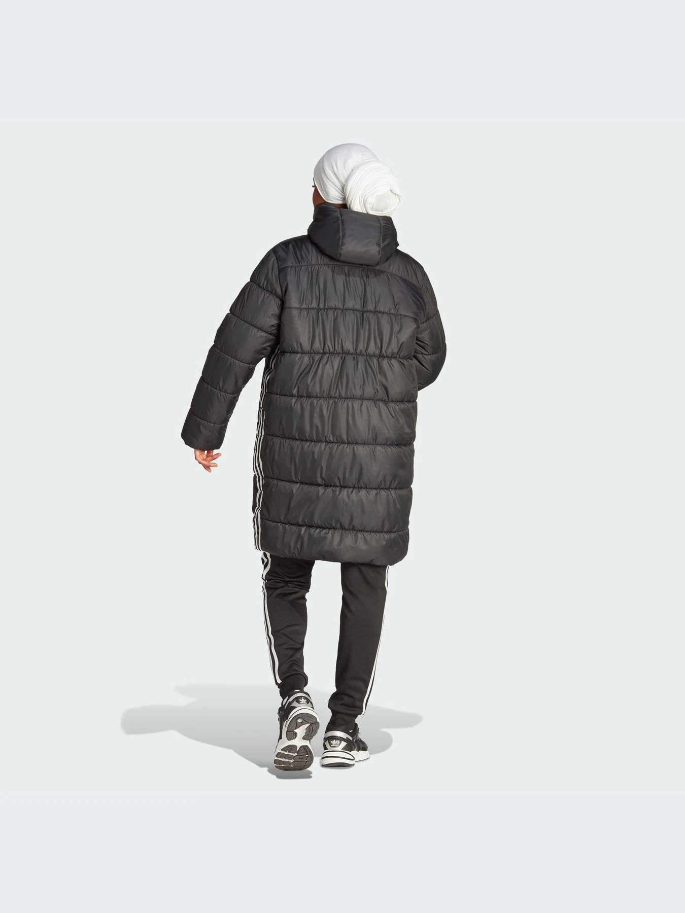 Куртки и дубленки Adidas Adicolor модель II8456-KZ Куртки и дубленки Adidas Adicolor модель II8456-KZ Фото