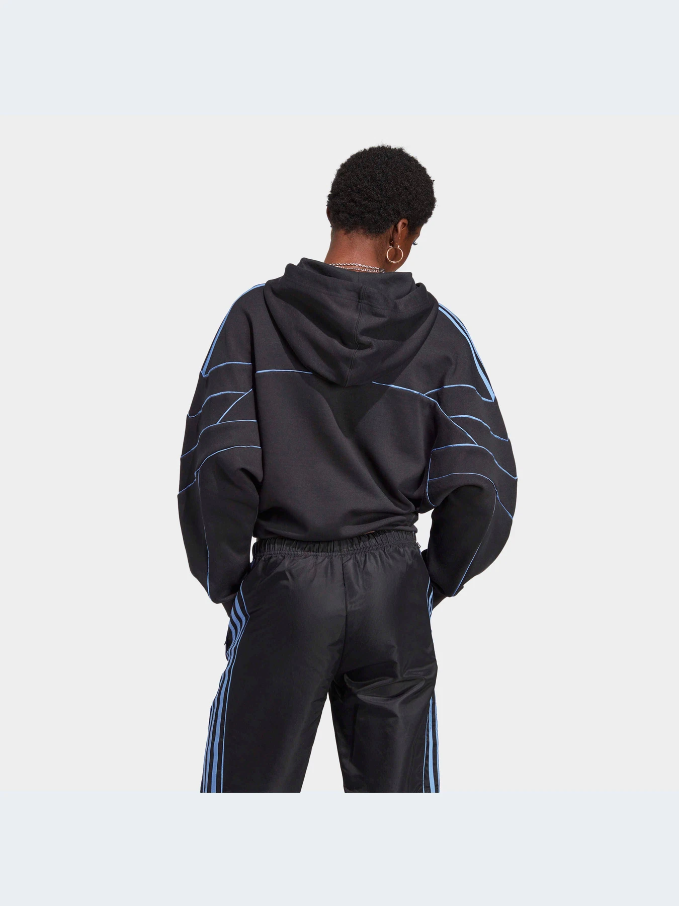 Худи и свитшоты Adidas модель IC2199-KZ Худи и свитшоты Adidas модель IC2199-KZ Фото