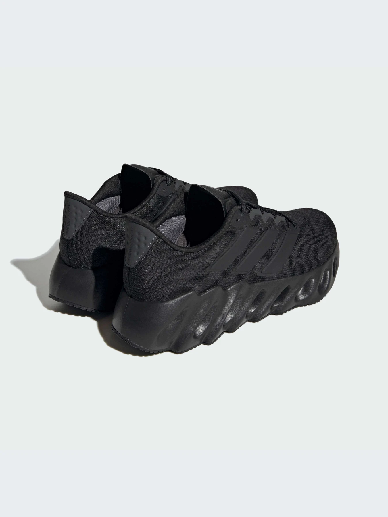 Кроссовки Adidas модель ID1779-KZ Кроссовки Adidas модель ID1779-KZ Фото