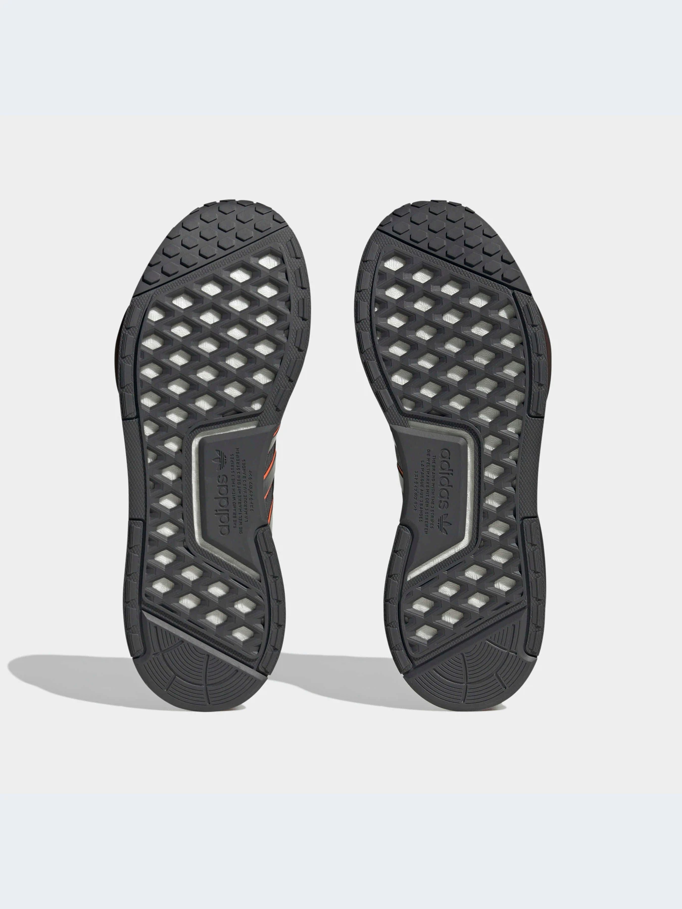 Кроссовки Adidas NMD модель FZ6497-KZ Кроссовки Adidas NMD модель FZ6497-KZ Фото