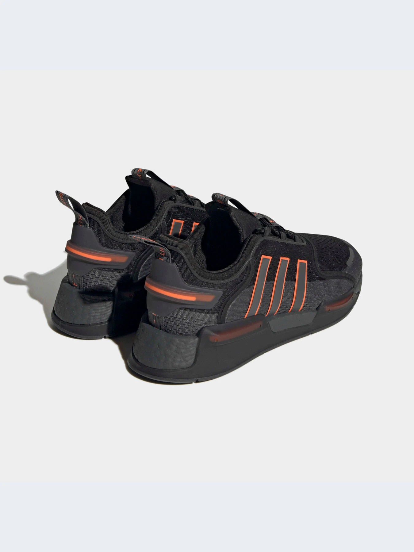 Кроссовки Adidas NMD модель FZ6497-KZ Кроссовки Adidas NMD модель FZ6497-KZ Фото