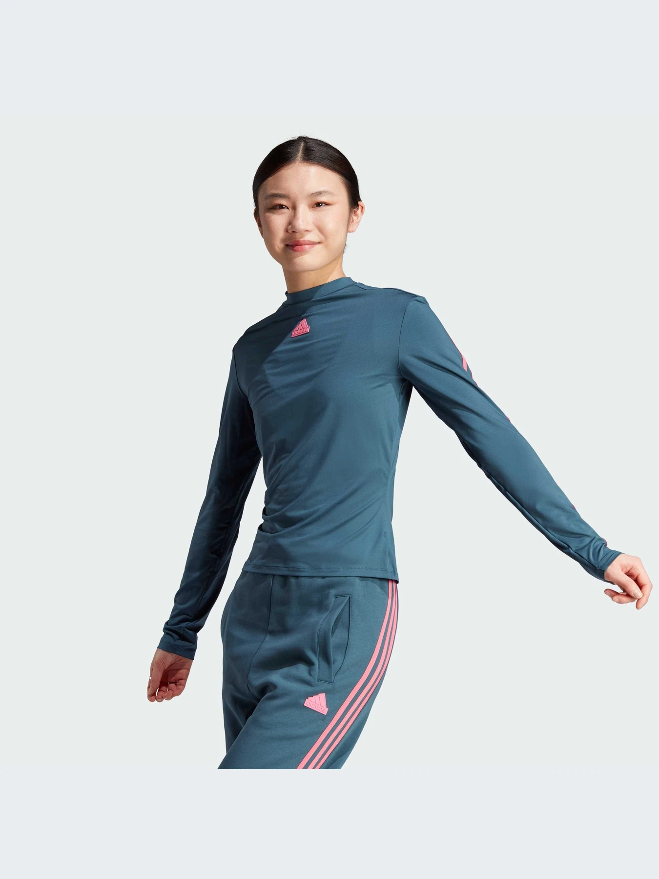 Худи и свитшоты Adidas Icons модель IU3073-KZ Худи и свитшоты Adidas Icons модель IU3073-KZ Фото