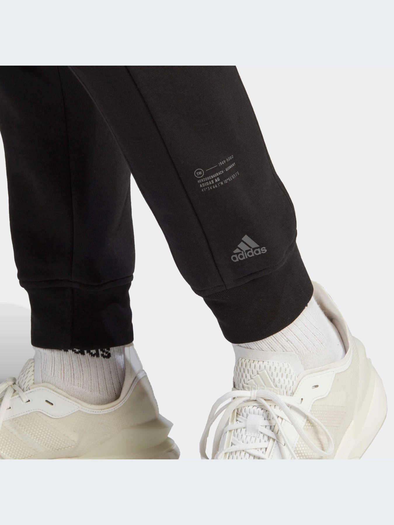 Брюки Adidas модель IC9745-KZ Брюки Adidas модель IC9745-KZ Фото