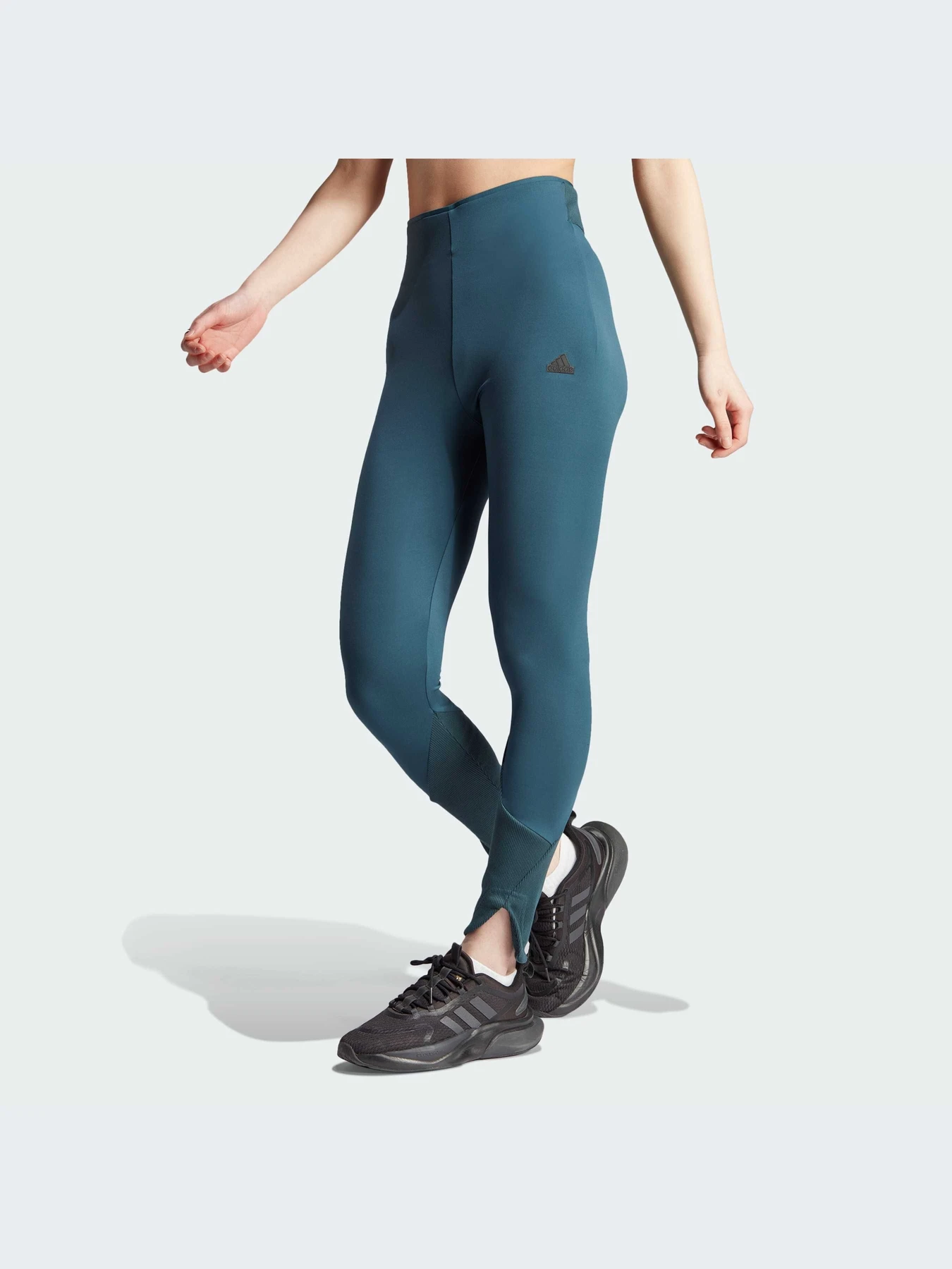 Брюки Adidas ZNE модель IM4941-KZ Брюки Adidas ZNE модель IM4941-KZ Фото