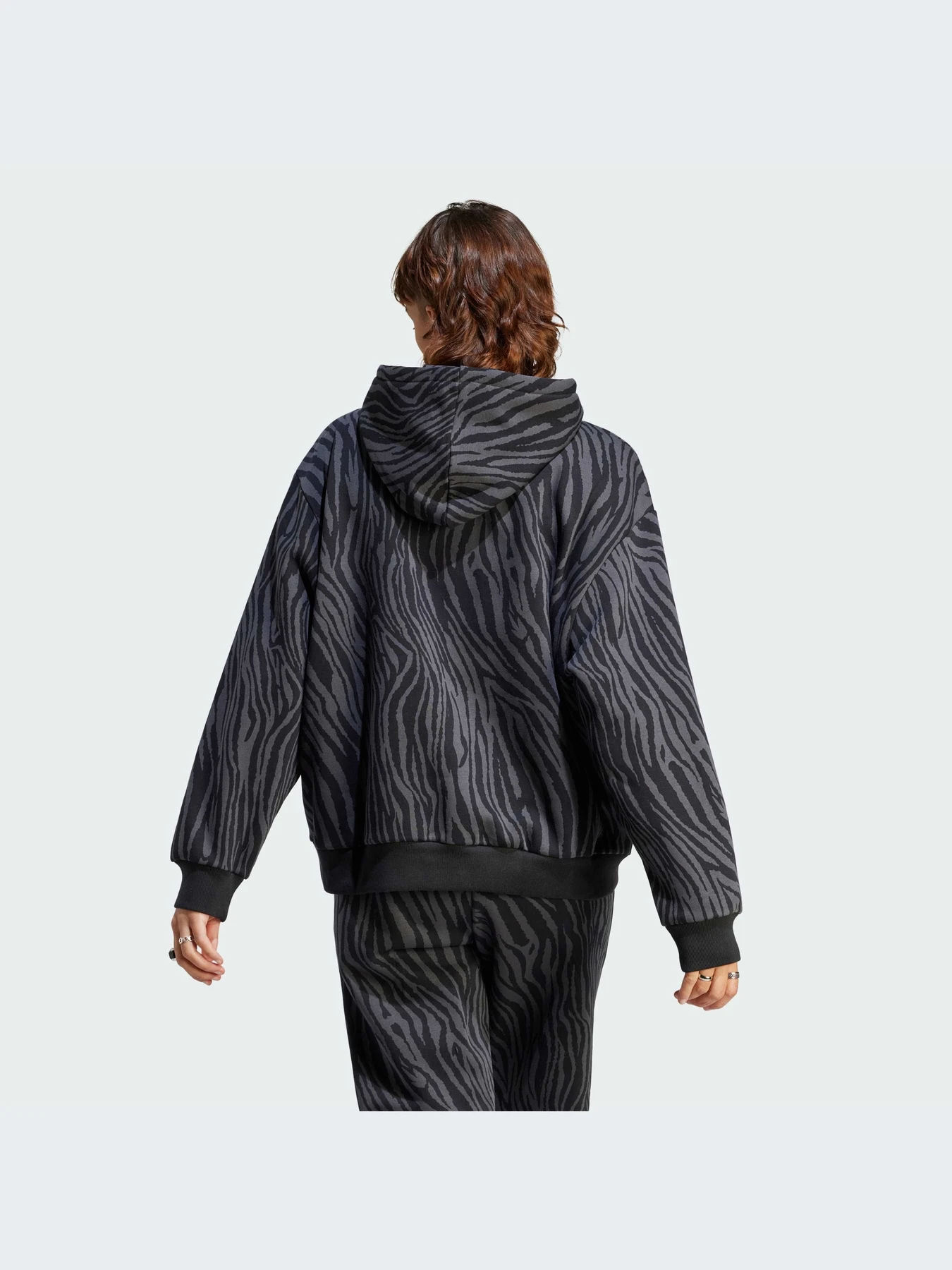 Худи и свитшоты Adidas Graphics модель IJ5604-KZ Худи и свитшоты Adidas Graphics модель IJ5604-KZ Фото