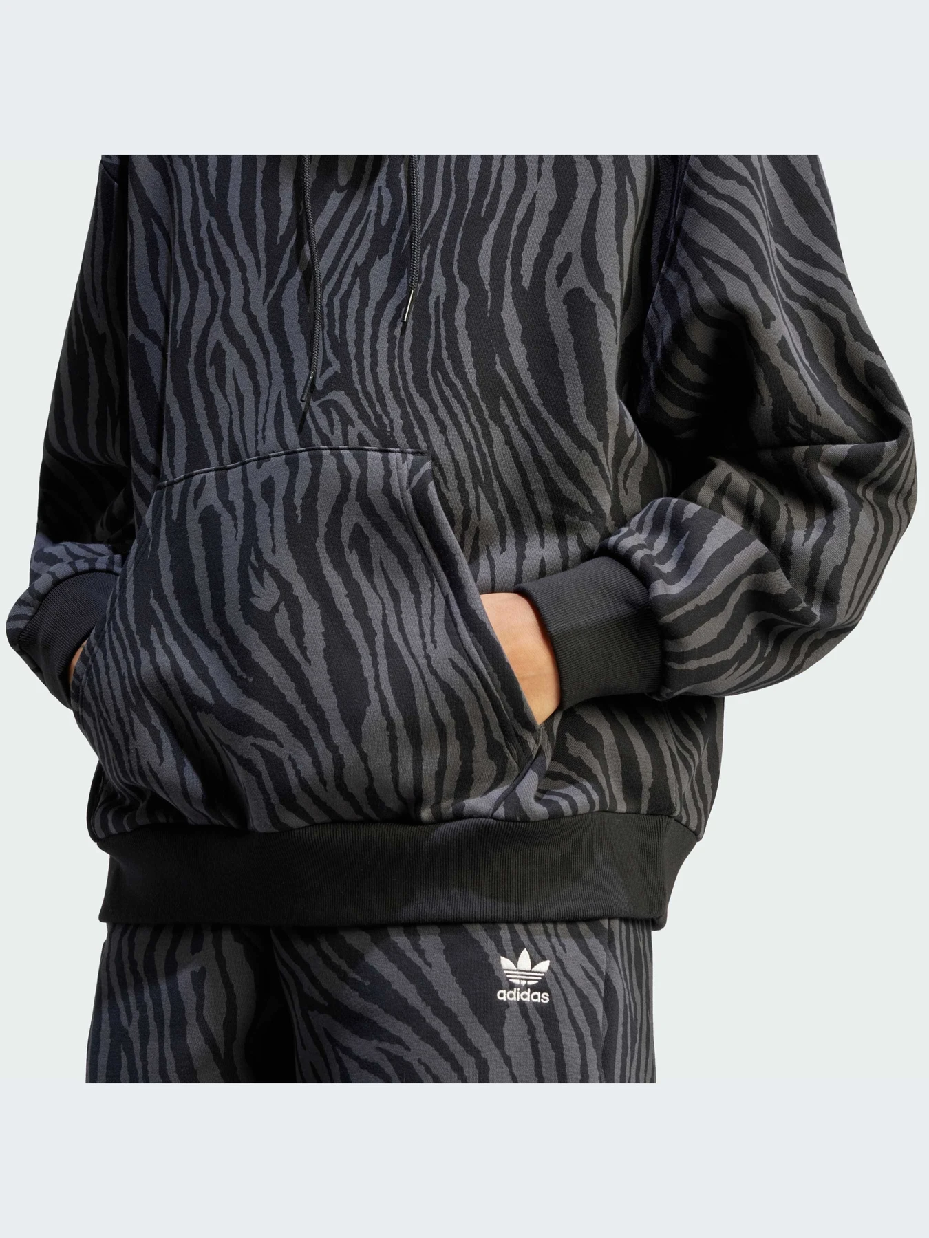 Худи и свитшоты Adidas Graphics модель IJ5604-KZ Худи и свитшоты Adidas Graphics модель IJ5604-KZ Фото