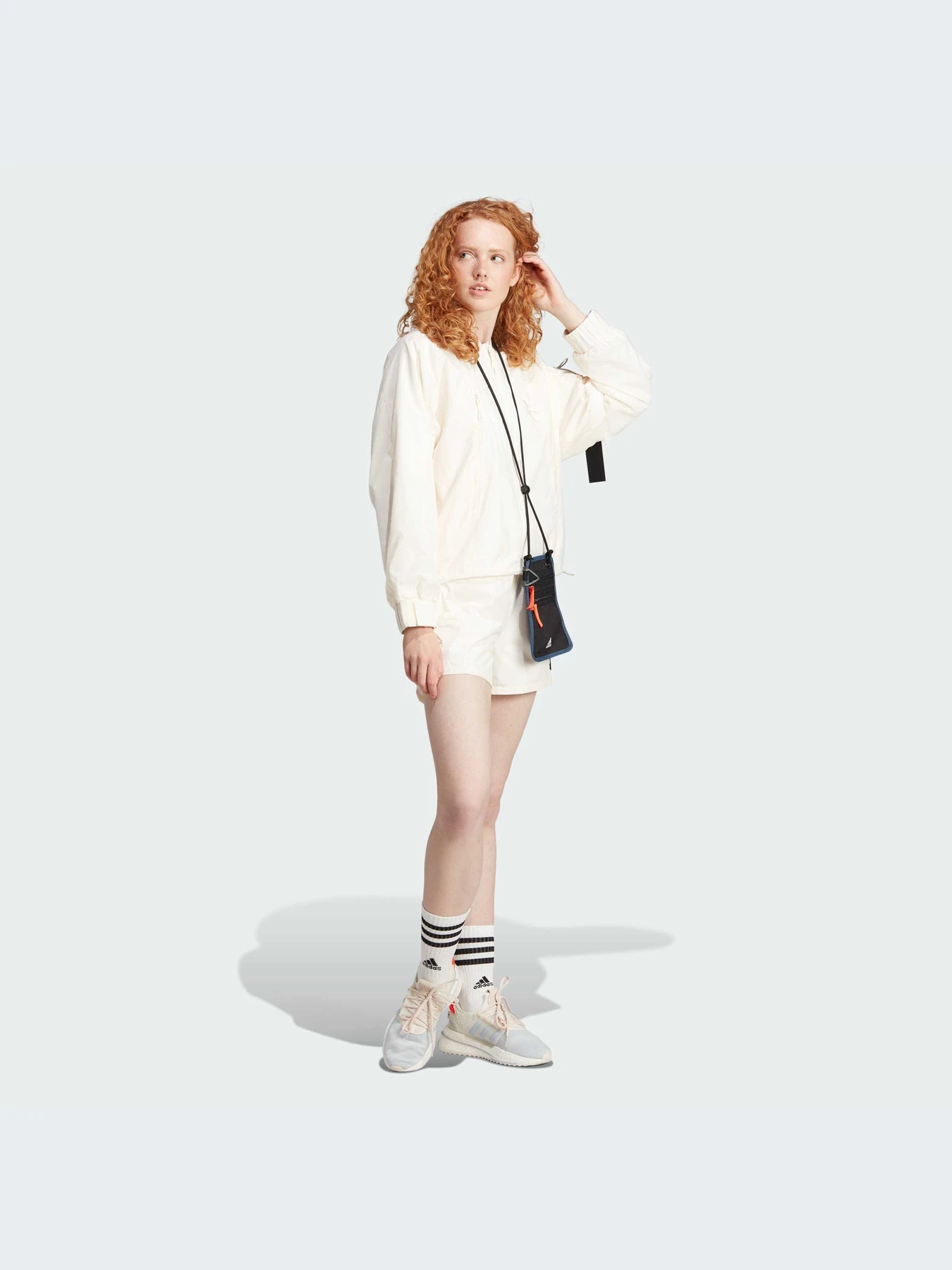 Худи и свитшоты Adidas модель IA2135-KZ Худи и свитшоты Adidas модель IA2135-KZ Фото